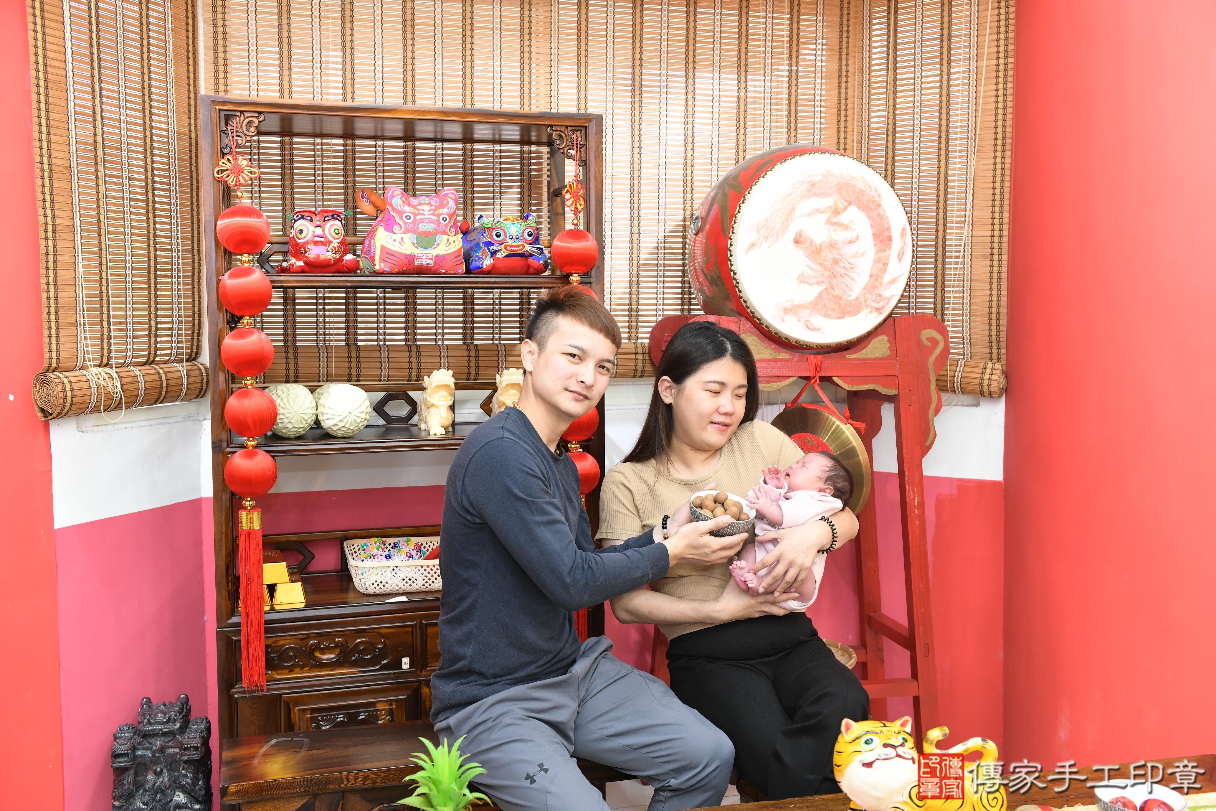 傳家手工印章高雄店、抓周、度脺、美式風會場、傳家嬰兒古禮、吉祥話、抓周道具物品24種、拍照。抓周證書。寶寶抓周、滿周歲、生日快樂、祝福 傳家手工印章高雄店、抓周、度脺、美式風會場、傳家嬰兒古禮、吉祥話、抓周道具物品24種、拍照。抓周證書。寶寶抓周、滿周歲、生日快樂、祝福