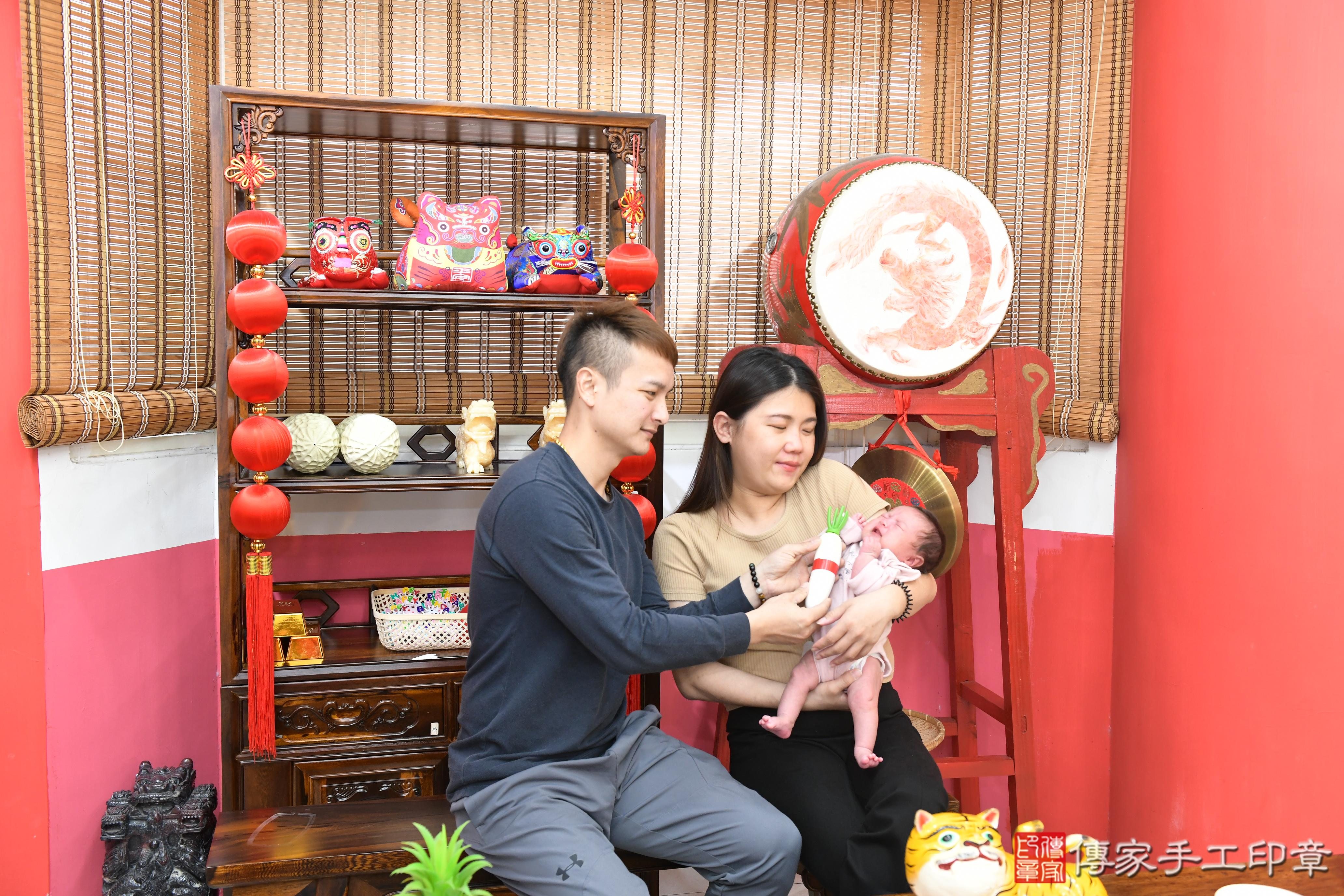 傳家手工印章高雄店、抓周、度脺、美式風會場、傳家嬰兒古禮、吉祥話、抓周道具物品24種、拍照。抓周證書。寶寶抓周、滿周歲、生日快樂、祝福 傳家手工印章高雄店、抓周、度脺、美式風會場、傳家嬰兒古禮、吉祥話、抓周道具物品24種、拍照。抓周證書。寶寶抓周、滿周歲、生日快樂、祝福