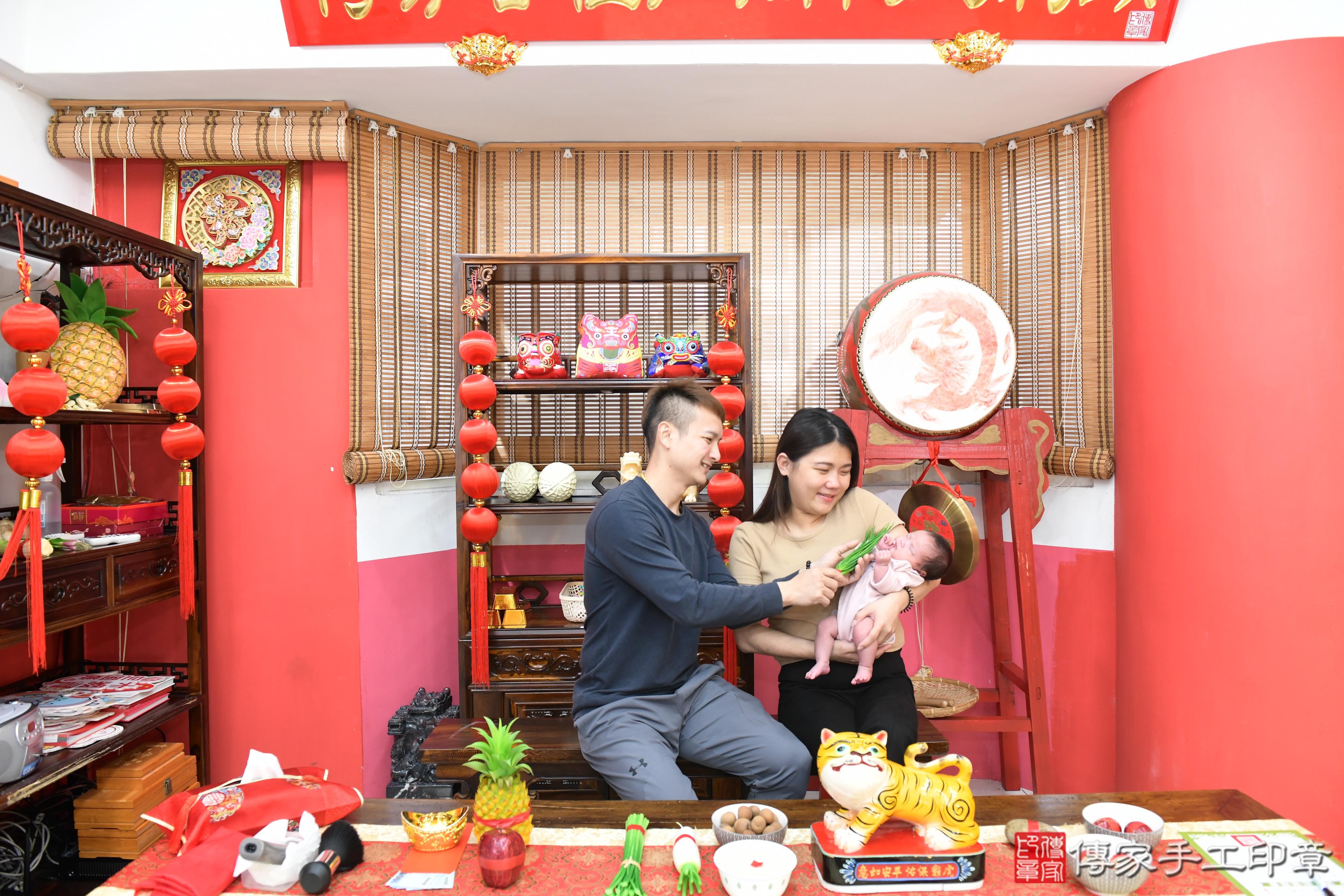 傳家手工印章高雄店、抓周、度脺、美式風會場、傳家嬰兒古禮、吉祥話、抓周道具物品24種、拍照。抓周證書。寶寶抓周、滿周歲、生日快樂、祝福 傳家手工印章高雄店、抓周、度脺、美式風會場、傳家嬰兒古禮、吉祥話、抓周道具物品24種、拍照。抓周證書。寶寶抓周、滿周歲、生日快樂、祝福