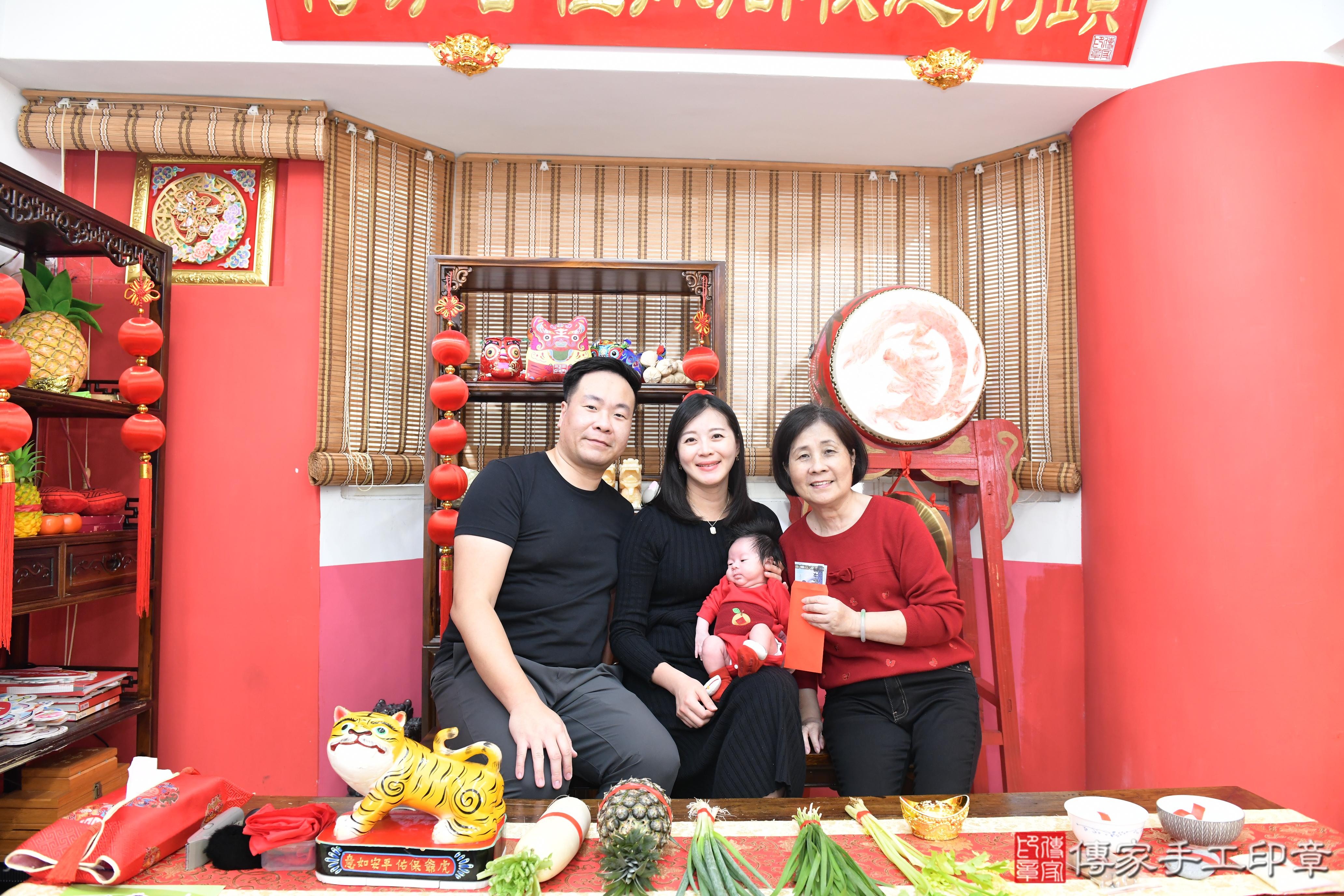 傳家手工印章高雄店、抓周、度脺、美式風會場、傳家嬰兒古禮、吉祥話、抓周道具物品24種、拍照。抓周證書。寶寶抓周、滿周歲、生日快樂、祝福