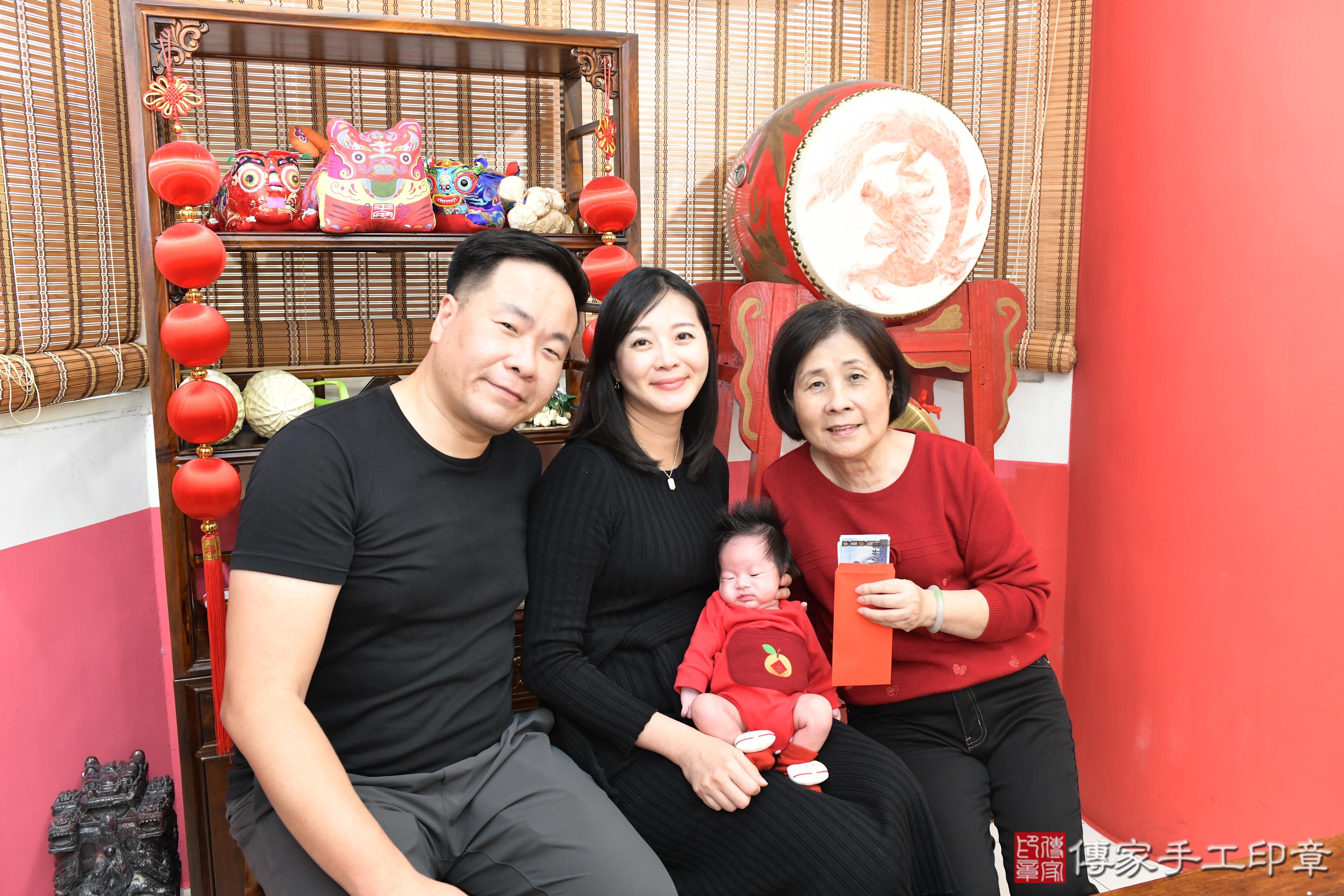 傳家手工印章高雄店、抓周、度脺、美式風會場、傳家嬰兒古禮、吉祥話、抓周道具物品24種、拍照。抓周證書。寶寶抓周、滿周歲、生日快樂、祝福