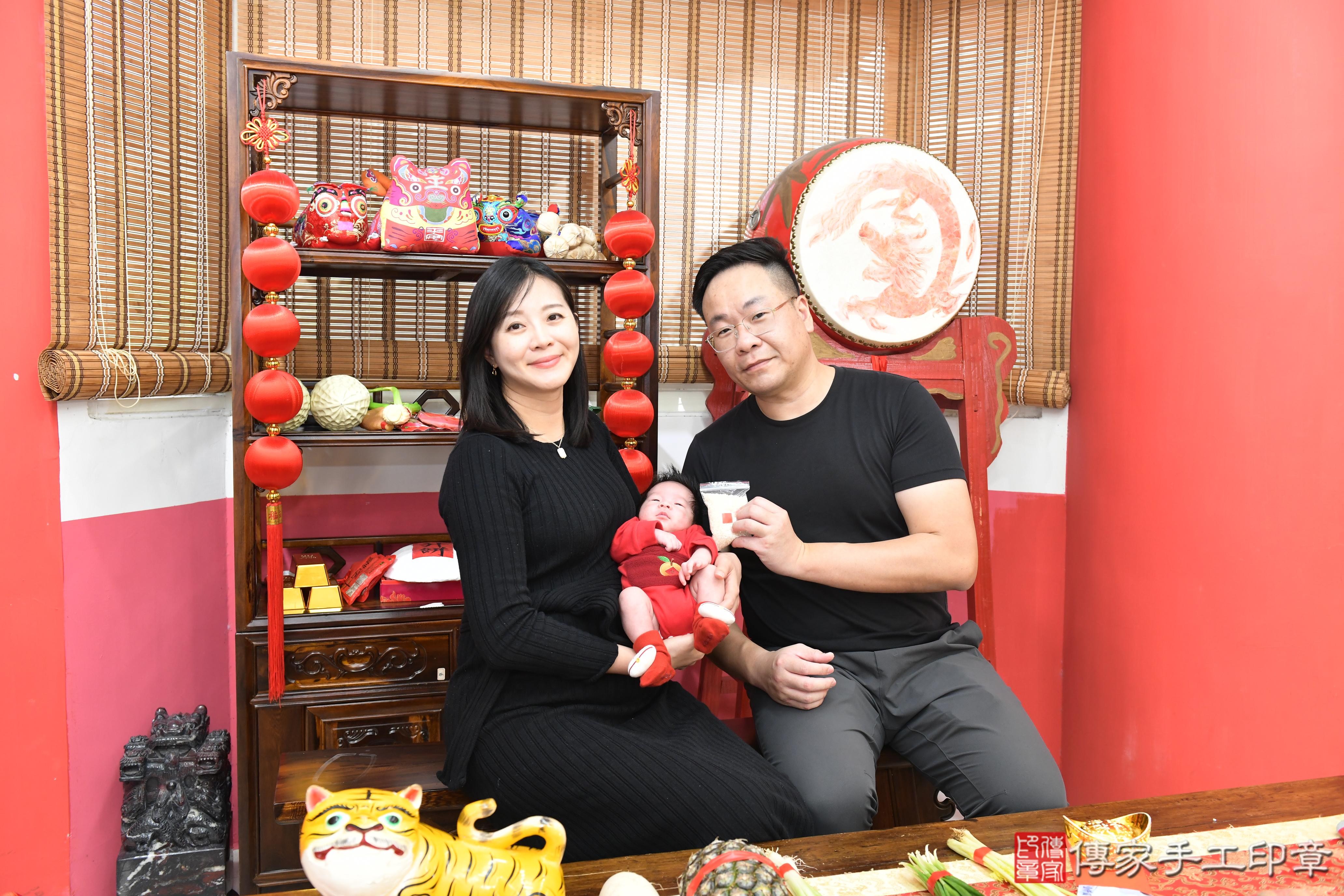 傳家手工印章高雄店、抓周、度脺、美式風會場、傳家嬰兒古禮、吉祥話、抓周道具物品24種、拍照。抓周證書。寶寶抓周、滿周歲、生日快樂、祝福