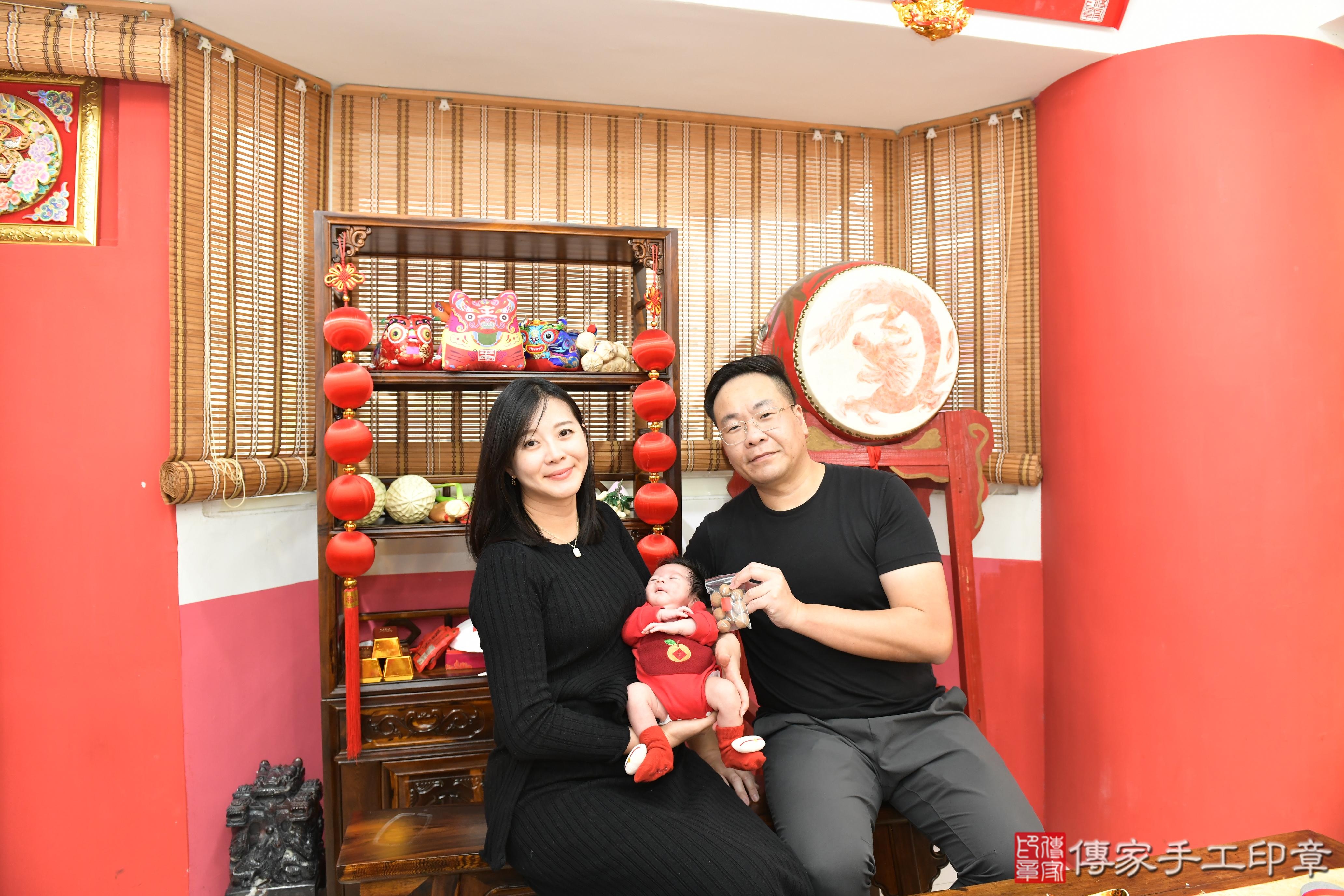 傳家手工印章高雄店、抓周、度脺、美式風會場、傳家嬰兒古禮、吉祥話、抓周道具物品24種、拍照。抓周證書。寶寶抓周、滿周歲、生日快樂、祝福