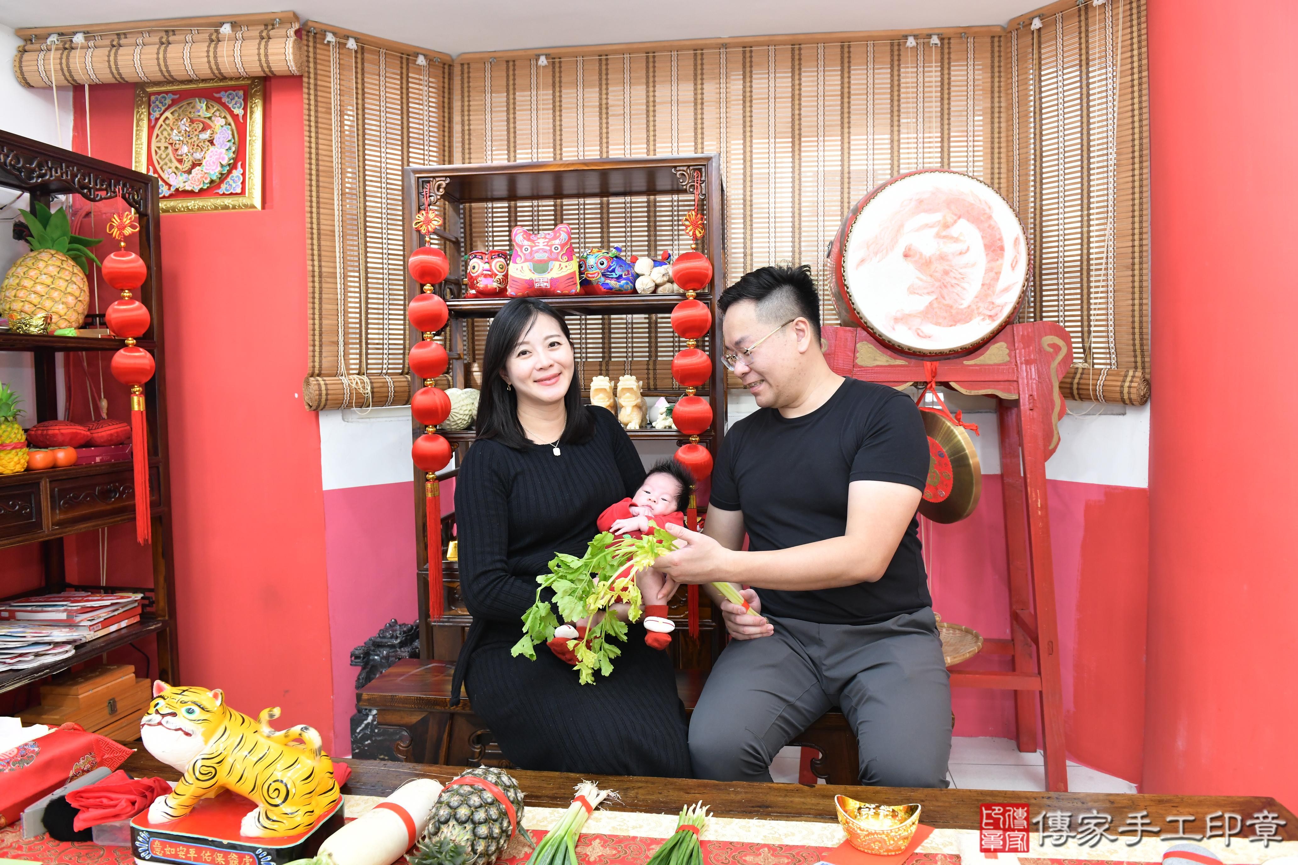 傳家手工印章高雄店、抓周、度脺、美式風會場、傳家嬰兒古禮、吉祥話、抓周道具物品24種、拍照。抓周證書。寶寶抓周、滿周歲、生日快樂、祝福