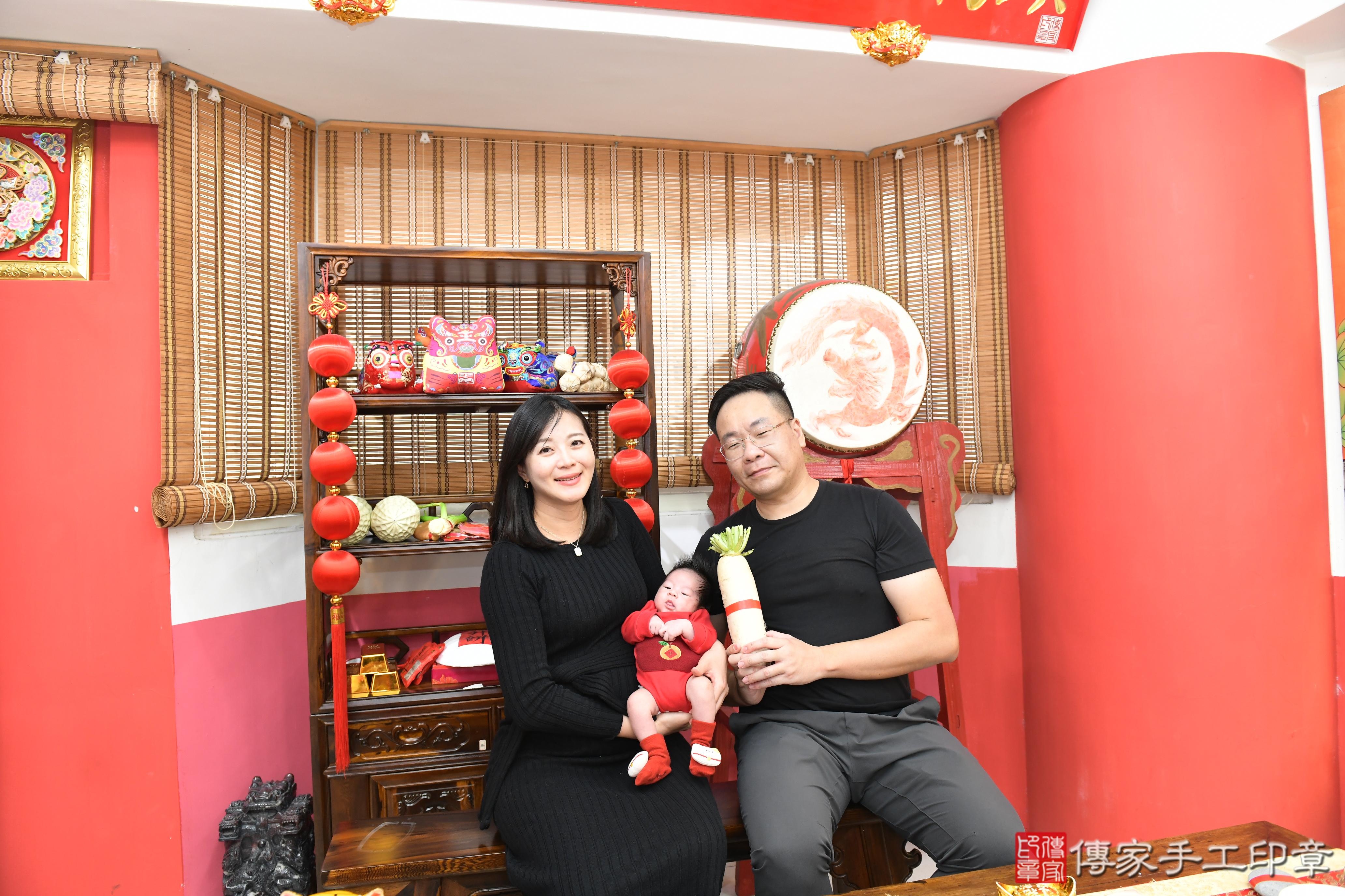 傳家手工印章高雄店、抓周、度脺、美式風會場、傳家嬰兒古禮、吉祥話、抓周道具物品24種、拍照。抓周證書。寶寶抓周、滿周歲、生日快樂、祝福