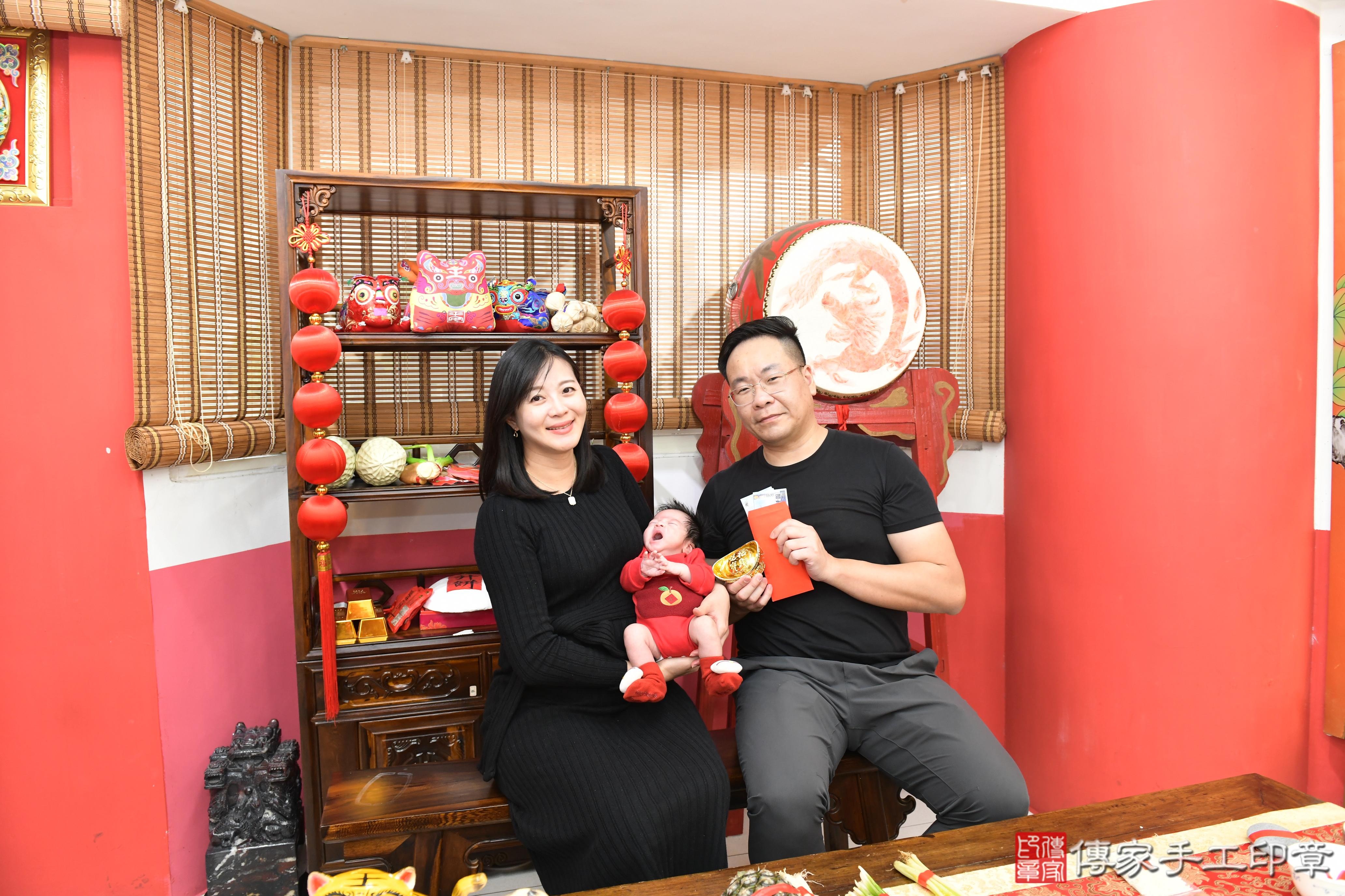傳家手工印章高雄店、抓周、度脺、美式風會場、傳家嬰兒古禮、吉祥話、抓周道具物品24種、拍照。抓周證書。寶寶抓周、滿周歲、生日快樂、祝福