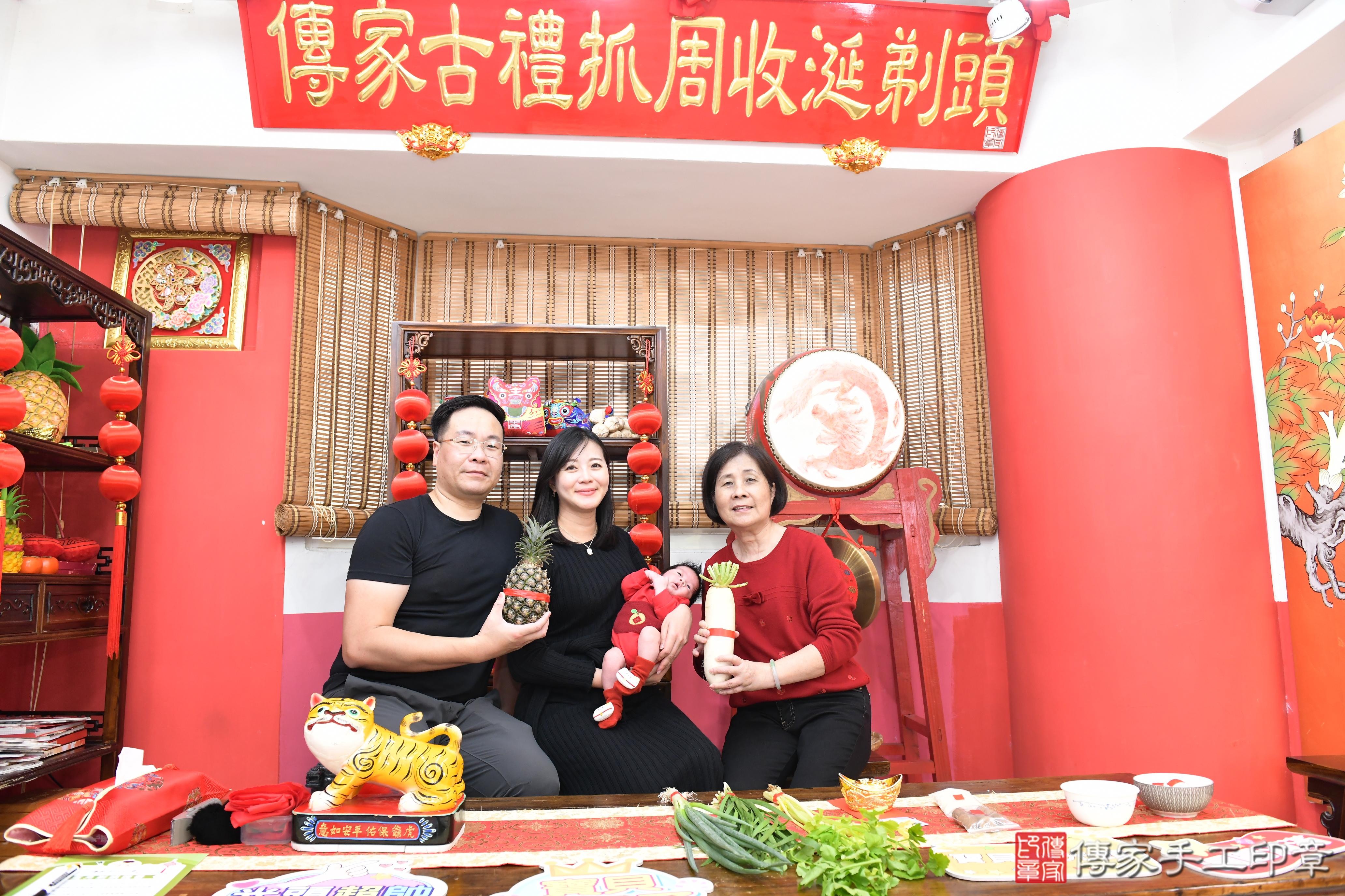 傳家手工印章高雄店、抓周、度脺、美式風會場、傳家嬰兒古禮、吉祥話、抓周道具物品24種、拍照。抓周證書。寶寶抓周、滿周歲、生日快樂、祝福
