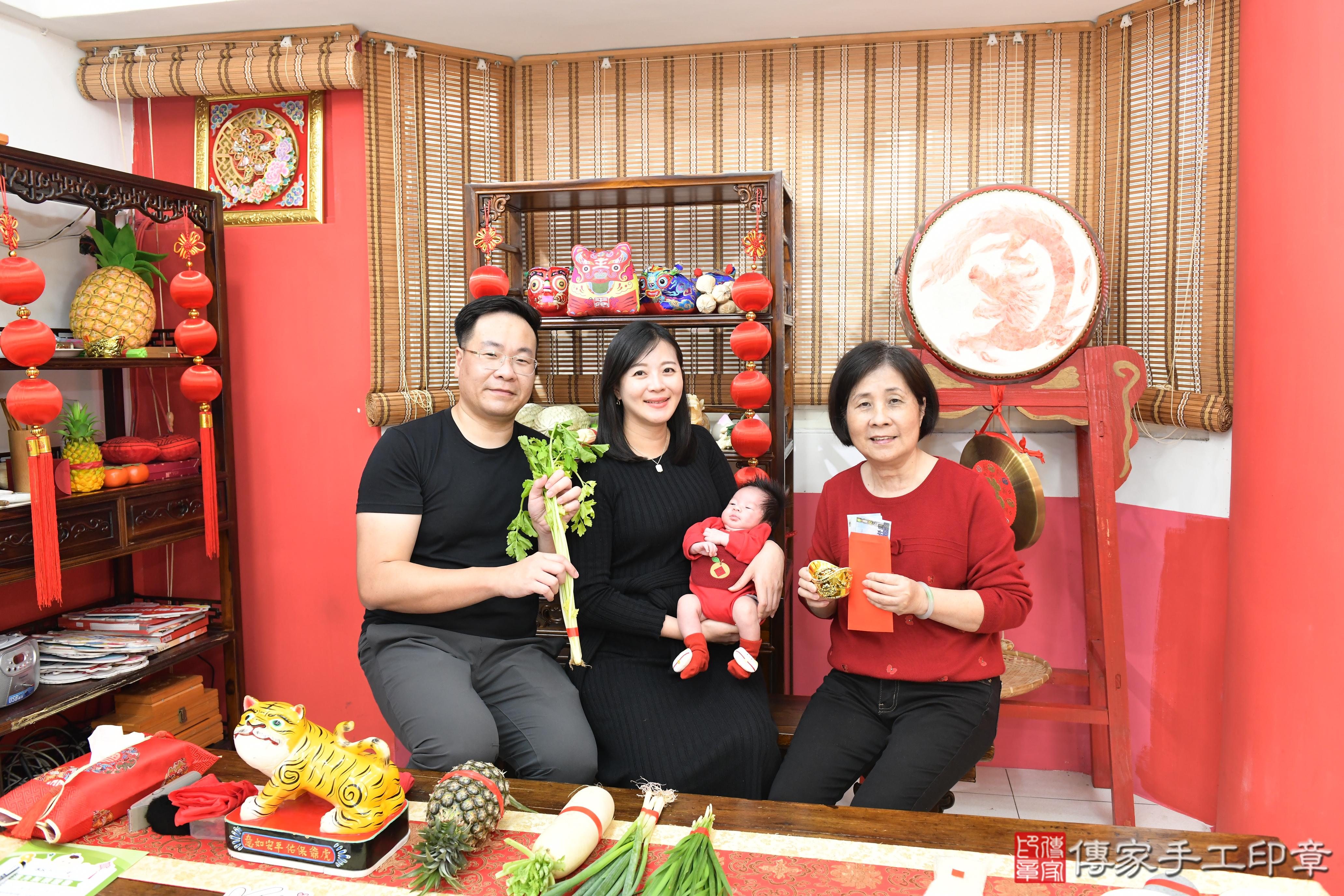 傳家手工印章高雄店、抓周、度脺、美式風會場、傳家嬰兒古禮、吉祥話、抓周道具物品24種、拍照。抓周證書。寶寶抓周、滿周歲、生日快樂、祝福