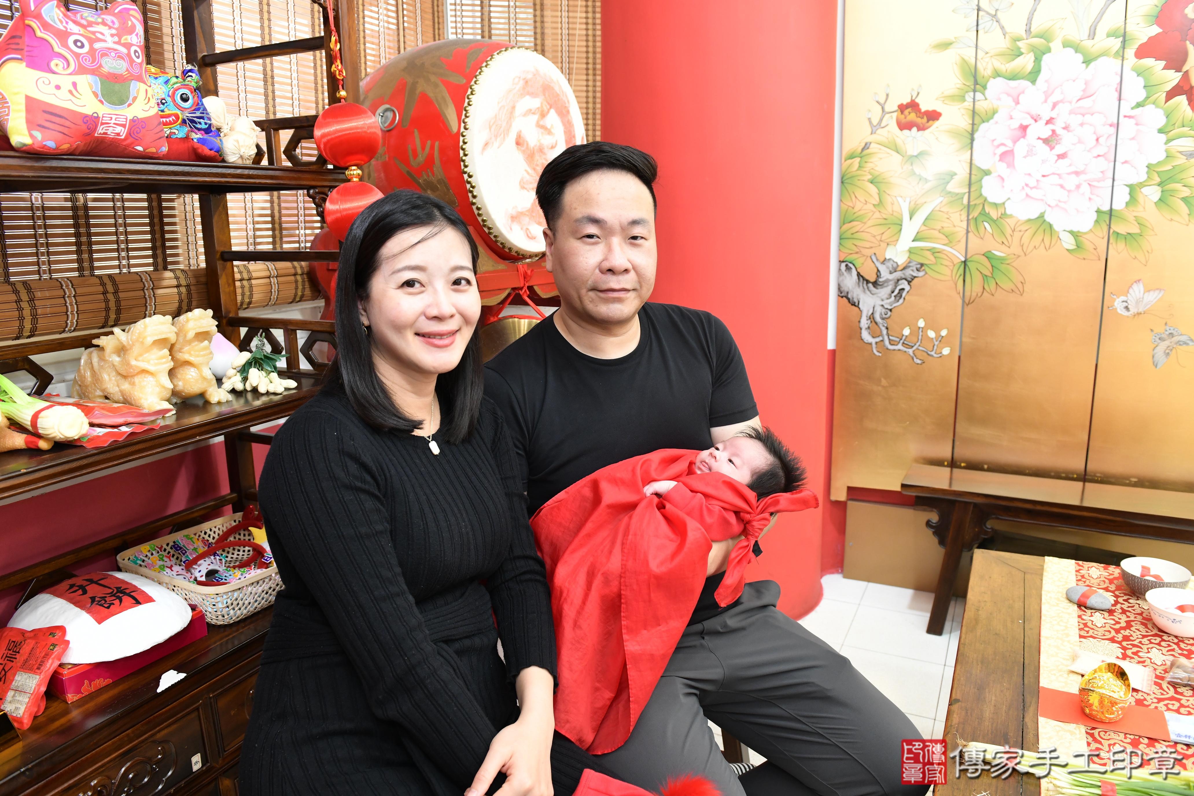 傳家手工印章高雄店、抓周、度脺、美式風會場、傳家嬰兒古禮、吉祥話、抓周道具物品24種、拍照。抓周證書。寶寶抓周、滿周歲、生日快樂、祝福