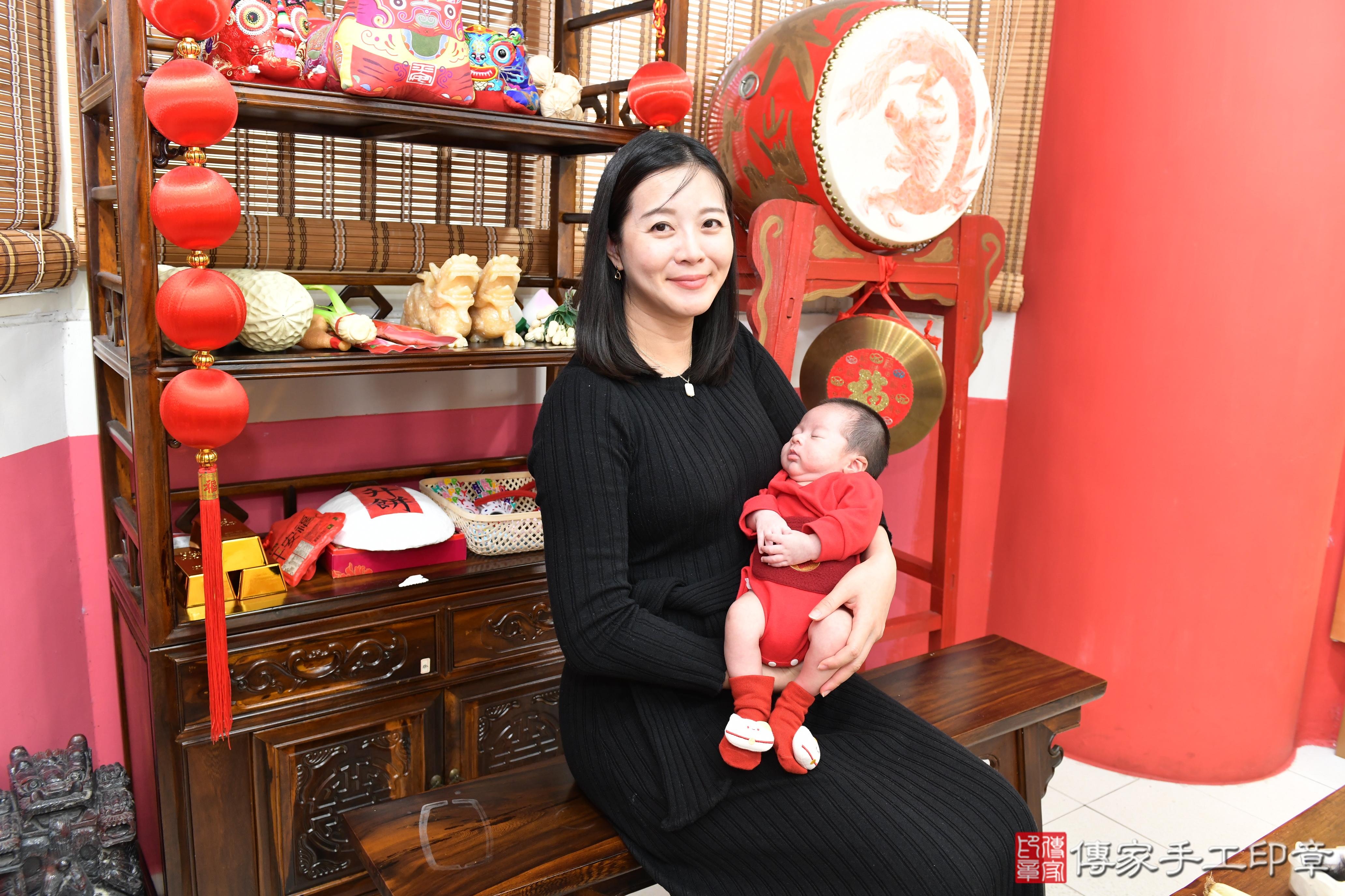 傳家手工印章高雄店、抓周、度脺、美式風會場、傳家嬰兒古禮、吉祥話、抓周道具物品24種、拍照。抓周證書。寶寶抓周、滿周歲、生日快樂、祝福