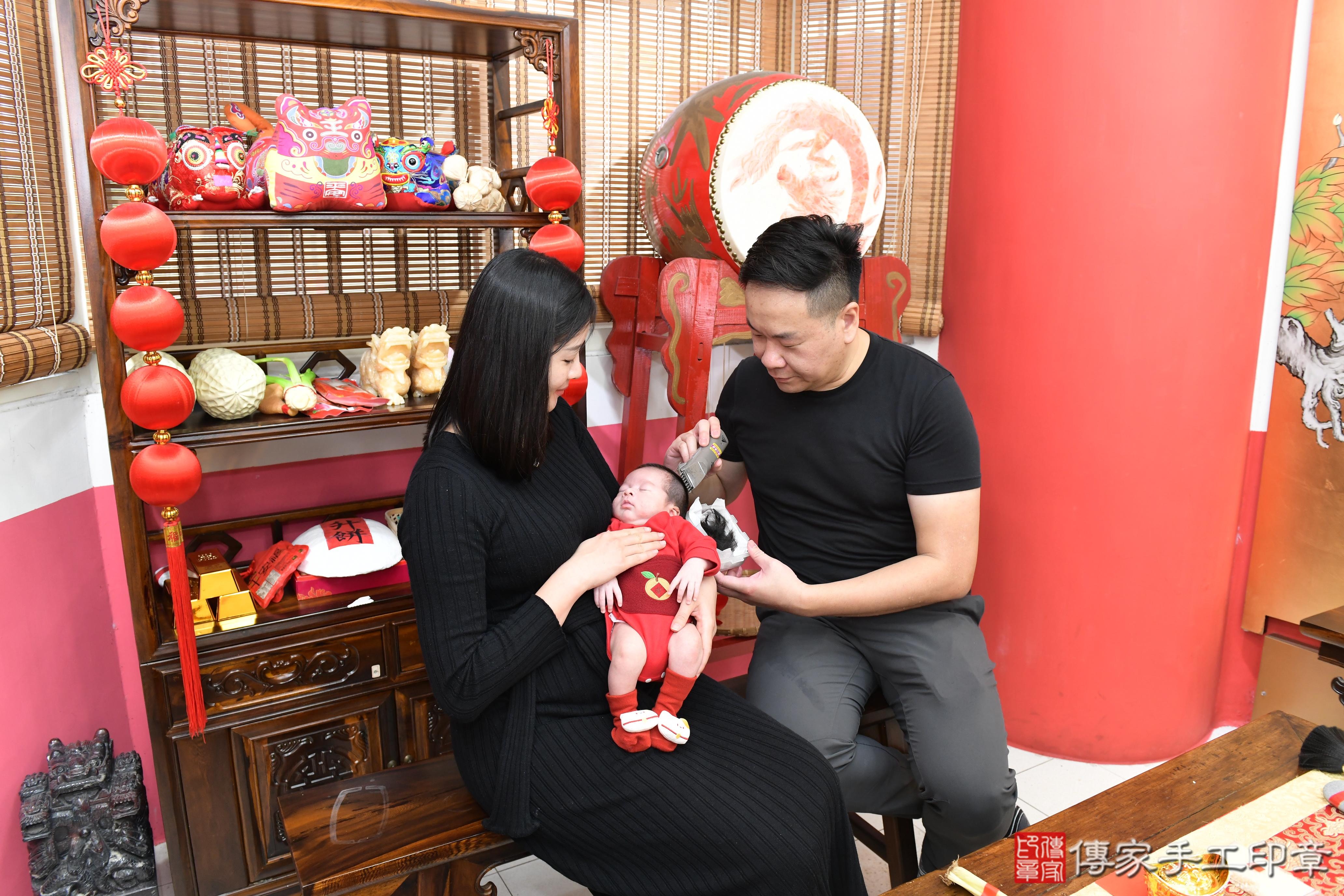 傳家手工印章高雄店、抓周、度脺、美式風會場、傳家嬰兒古禮、吉祥話、抓周道具物品24種、拍照。抓周證書。寶寶抓周、滿周歲、生日快樂、祝福