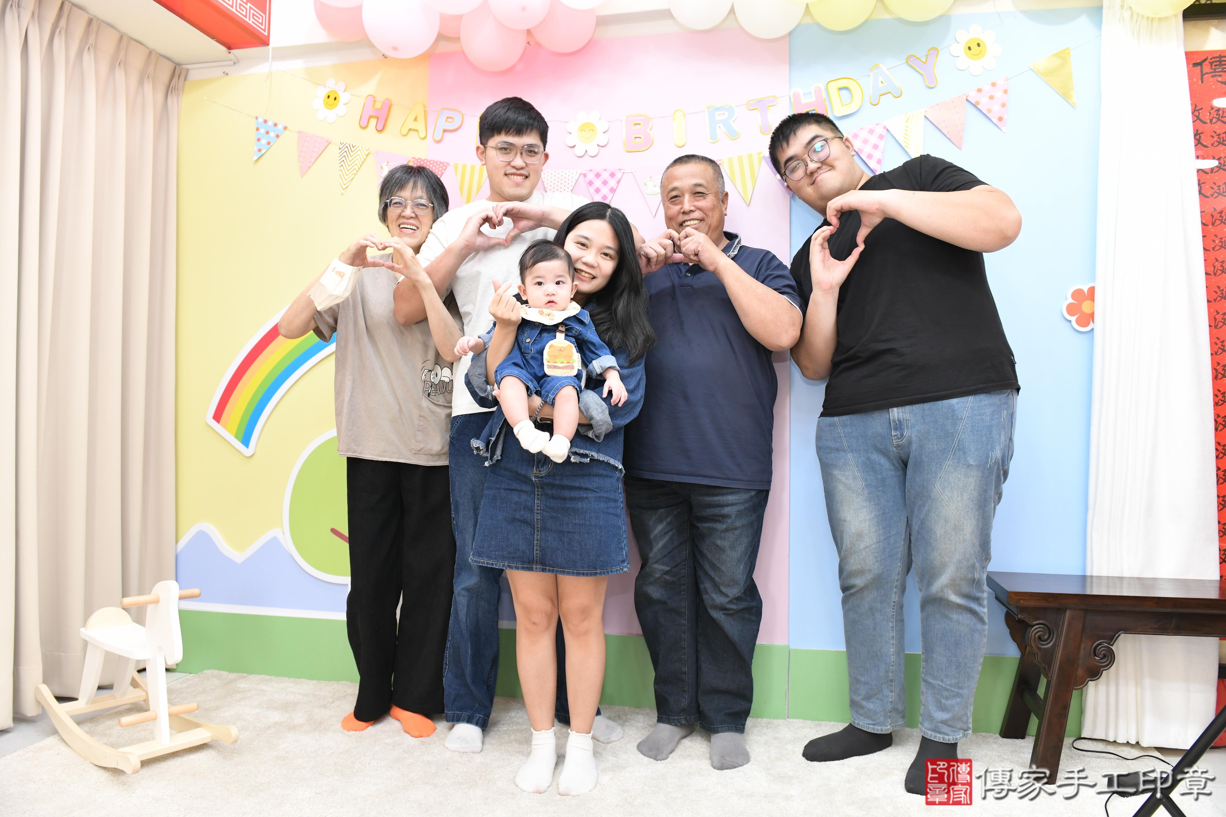 傳家手工印章高雄店、抓周、度脺、美式風會場、傳家嬰兒古禮、吉祥話、抓周道具物品24種、拍照。抓周證書。寶寶抓周、滿周歲、生日快樂、祝福 傳家手工印章高雄店、抓周、度脺、美式風會場、傳家嬰兒古禮、吉祥話、抓周道具物品24種、拍照。抓周證書。寶寶抓周、滿周歲、生日快樂、祝福