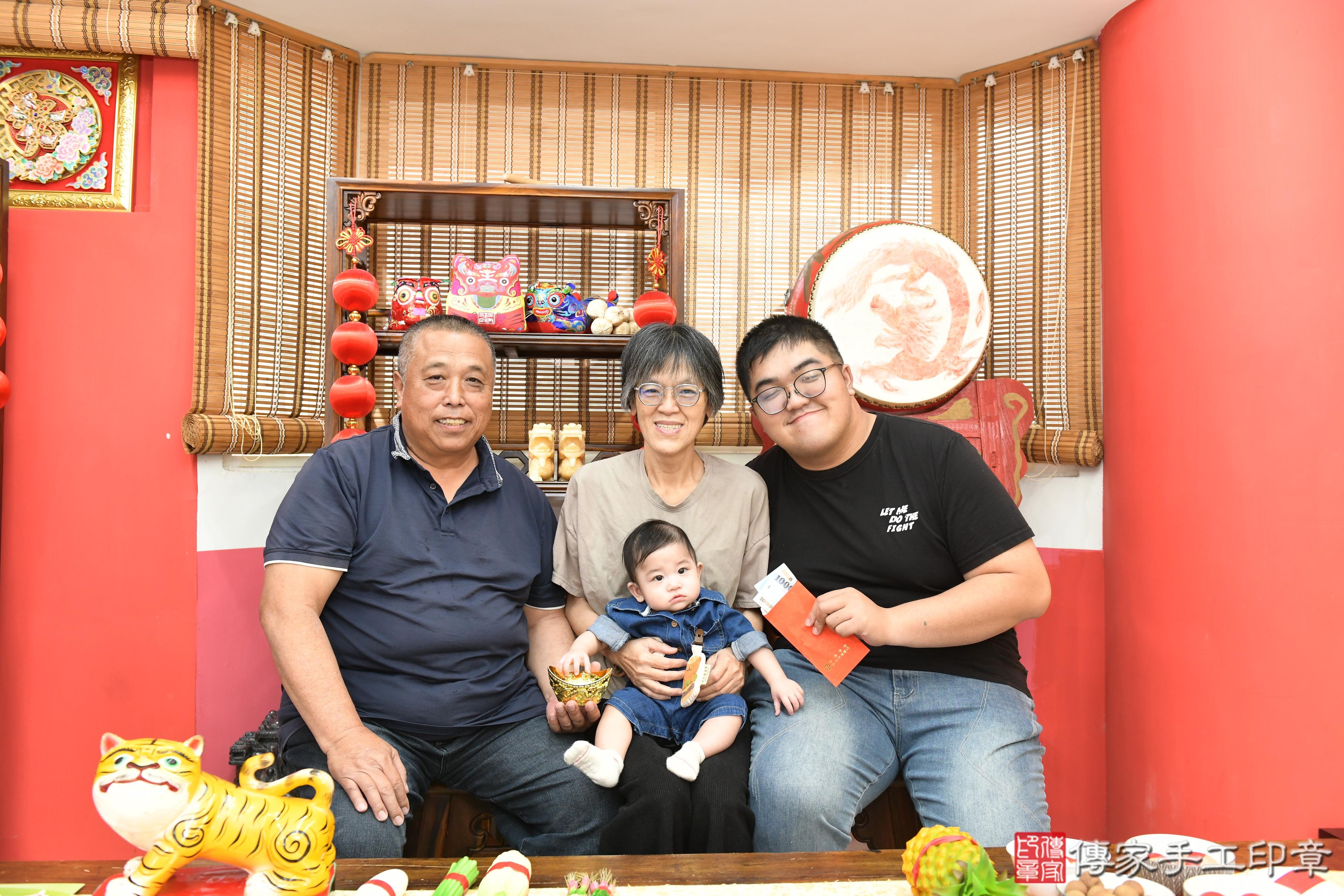 傳家手工印章高雄店、抓周、度脺、美式風會場、傳家嬰兒古禮、吉祥話、抓周道具物品24種、拍照。抓周證書。寶寶抓周、滿周歲、生日快樂、祝福 傳家手工印章高雄店、抓周、度脺、美式風會場、傳家嬰兒古禮、吉祥話、抓周道具物品24種、拍照。抓周證書。寶寶抓周、滿周歲、生日快樂、祝福