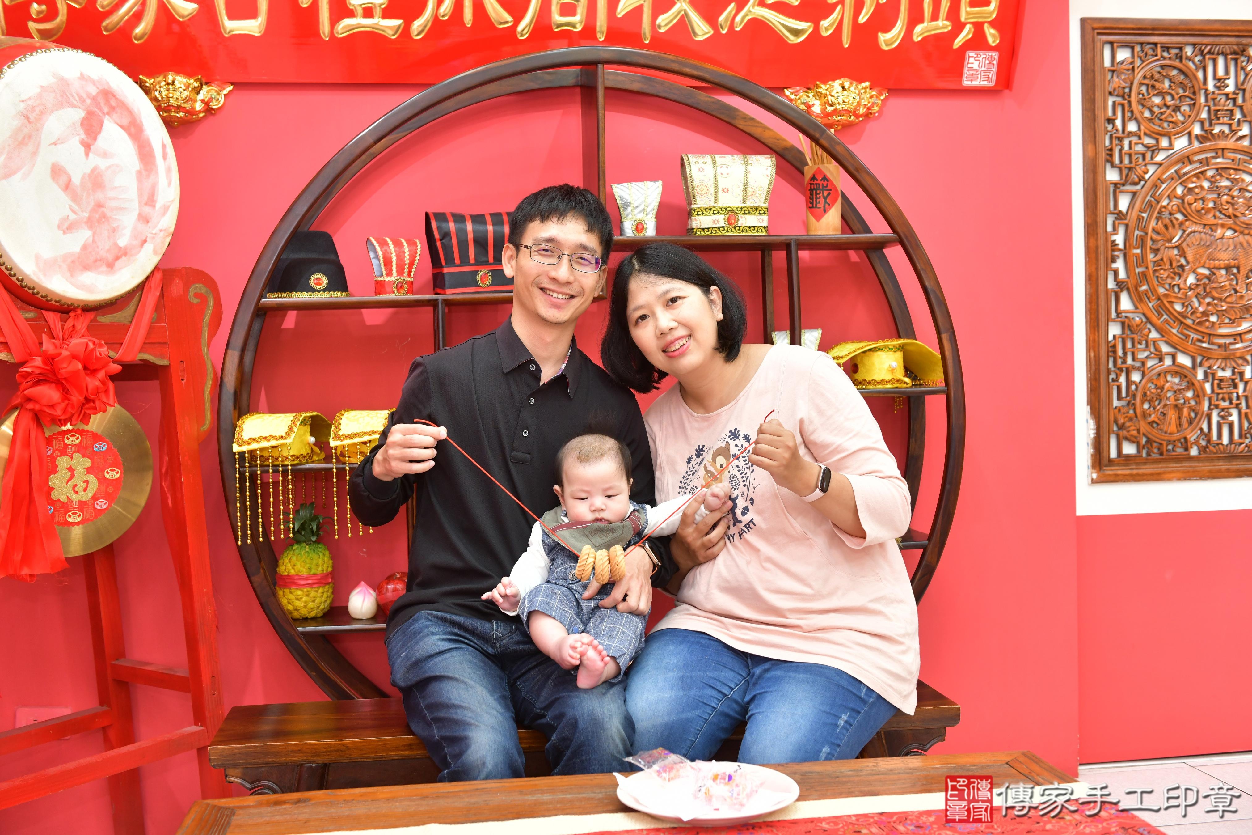 傳家手工印章台中店、抓周、度脺、美式風會場、傳家嬰兒古禮、吉祥話、抓周道具物品24種、拍照。抓周證書。寶寶抓周、滿周歲、生日快樂、祝福 傳家手工印章台中店、抓周、度脺、美式風會場、傳家嬰兒古禮、吉祥話、抓周道具物品24種、拍照。抓周證書。寶寶抓周、滿周歲、生日快樂、祝福