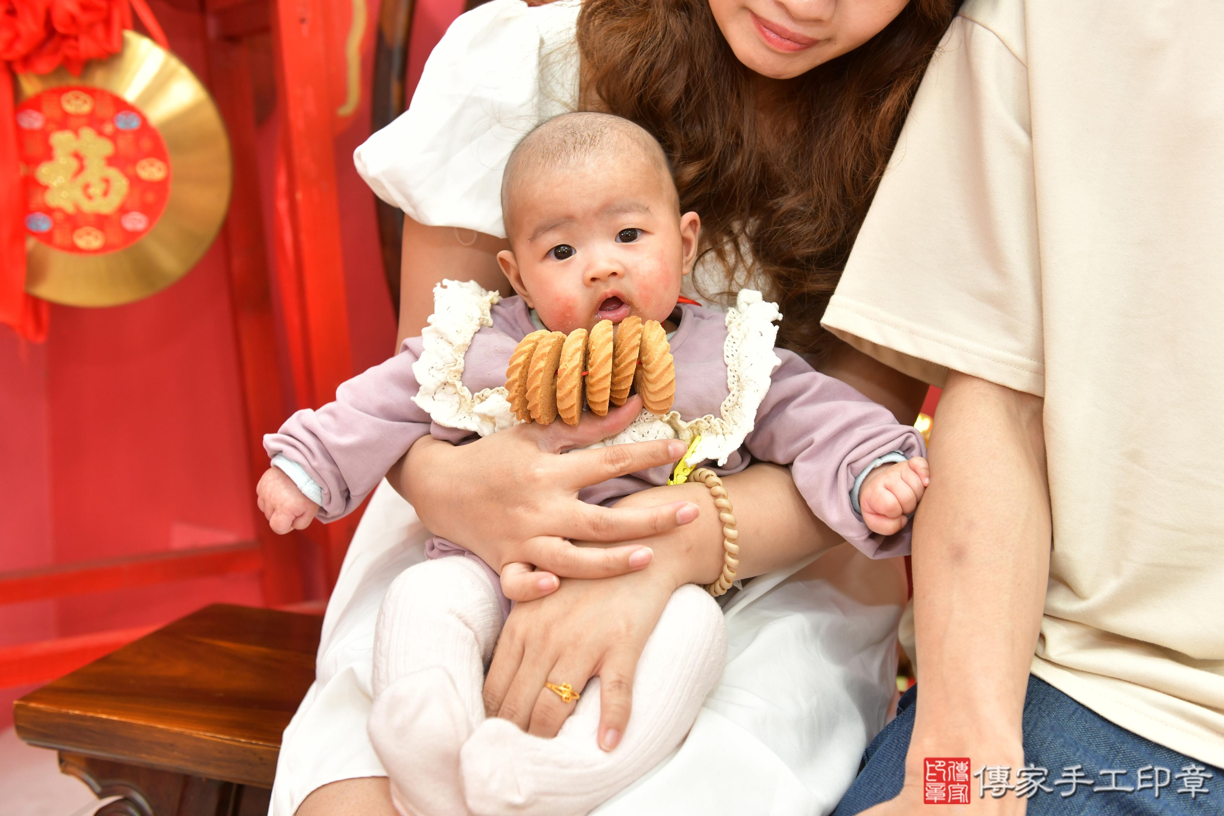 傳家手工印章台中店、抓周、度脺、美式風會場、傳家嬰兒古禮、吉祥話、抓周道具物品24種、拍照。抓周證書。寶寶抓周、滿周歲、生日快樂、祝福 傳家手工印章台中店、抓周、度脺、美式風會場、傳家嬰兒古禮、吉祥話、抓周道具物品24種、拍照。抓周證書。寶寶抓周、滿周歲、生日快樂、祝福