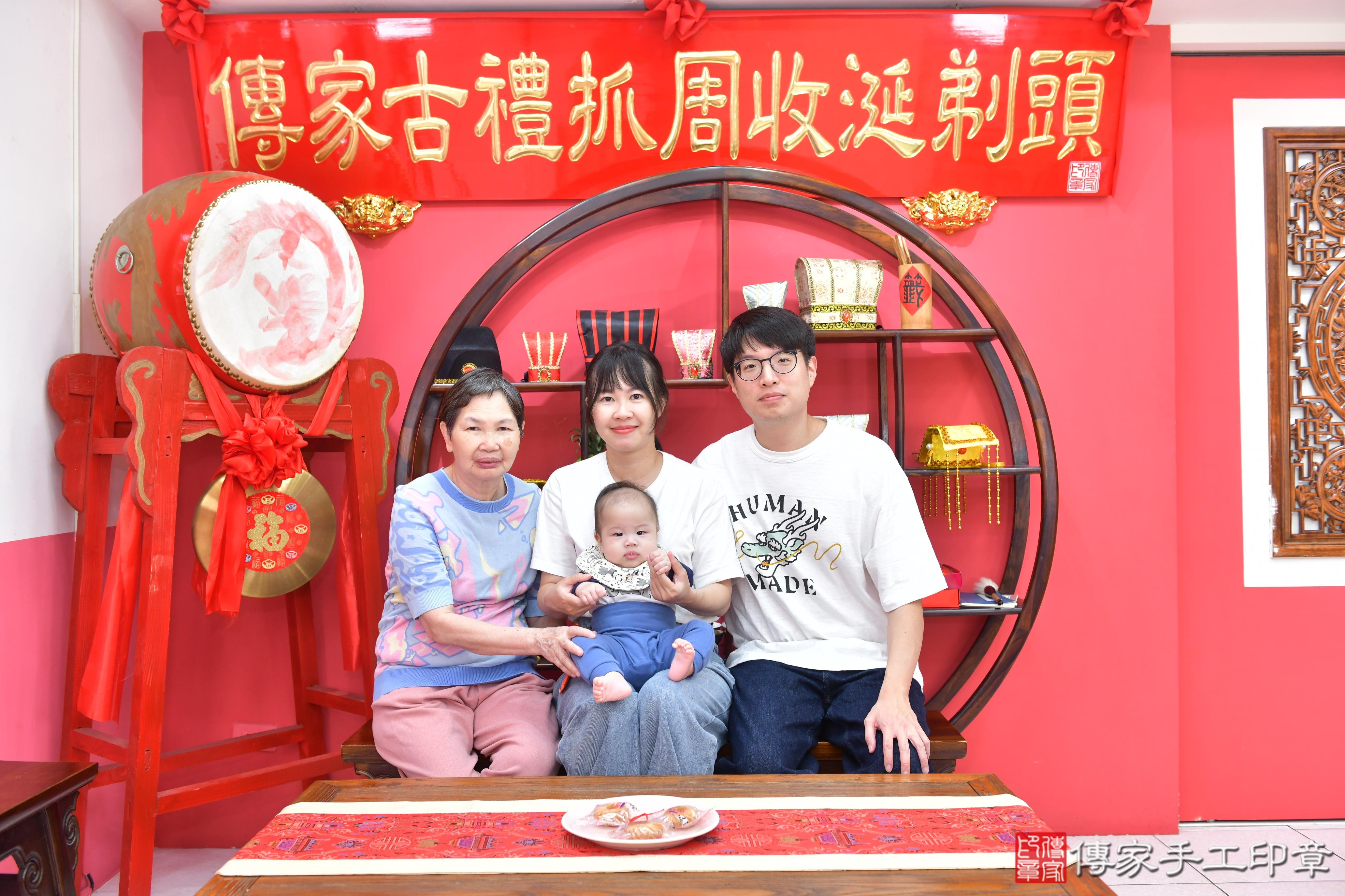 傳家手工印章台中店、抓周、度脺、美式風會場、傳家嬰兒古禮、吉祥話、抓周道具物品24種、拍照。抓周證書。寶寶抓周、滿周歲、生日快樂、祝福 傳家手工印章台中店、抓周、度脺、美式風會場、傳家嬰兒古禮、吉祥話、抓周道具物品24種、拍照。抓周證書。寶寶抓周、滿周歲、生日快樂、祝福