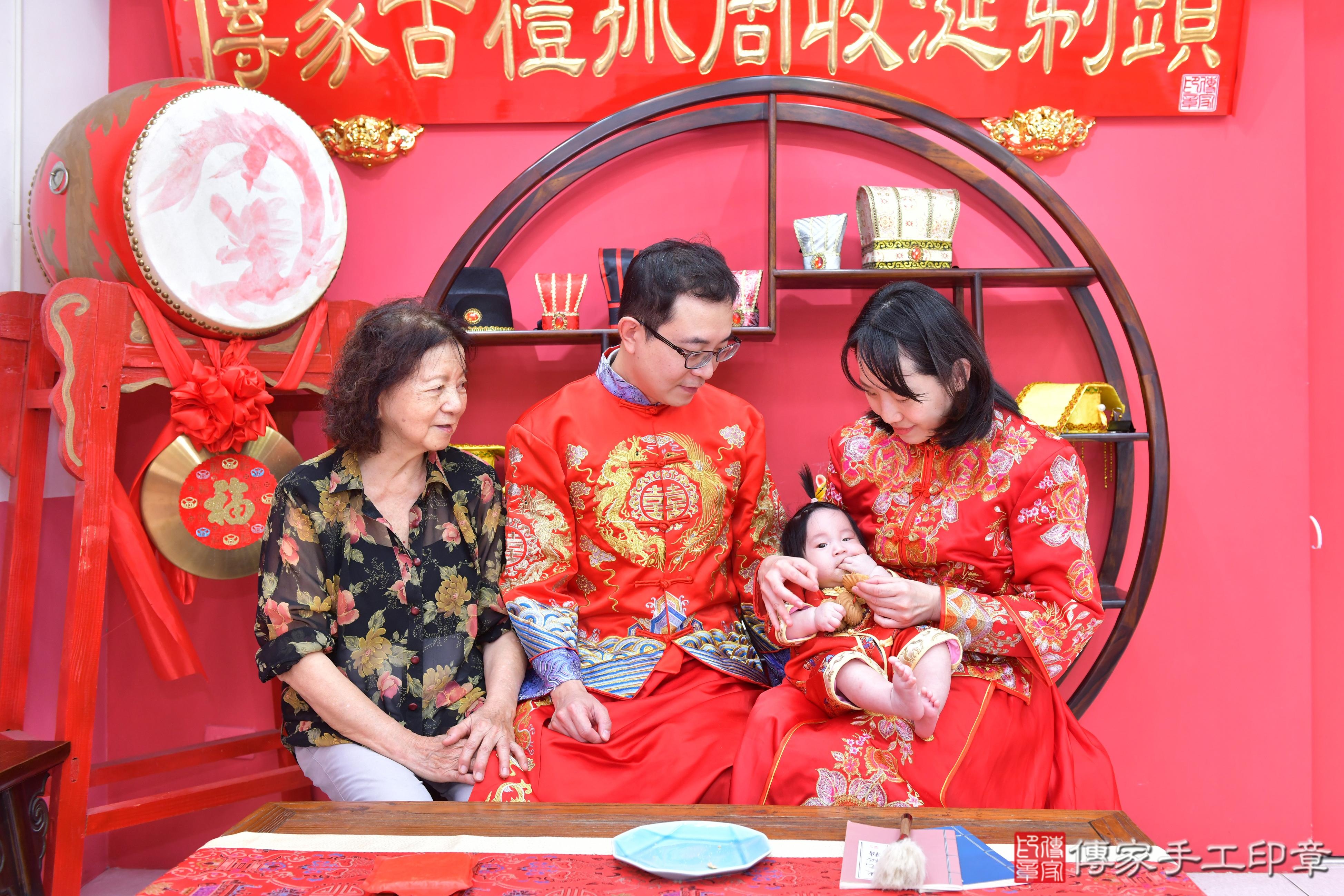 傳家手工印章台中店、抓周、度脺、美式風會場、傳家嬰兒古禮、吉祥話、抓周道具物品24種、拍照。抓周證書。寶寶抓周、滿周歲、生日快樂、祝福 傳家手工印章台中店、抓周、度脺、美式風會場、傳家嬰兒古禮、吉祥話、抓周道具物品24種、拍照。抓周證書。寶寶抓周、滿周歲、生日快樂、祝福