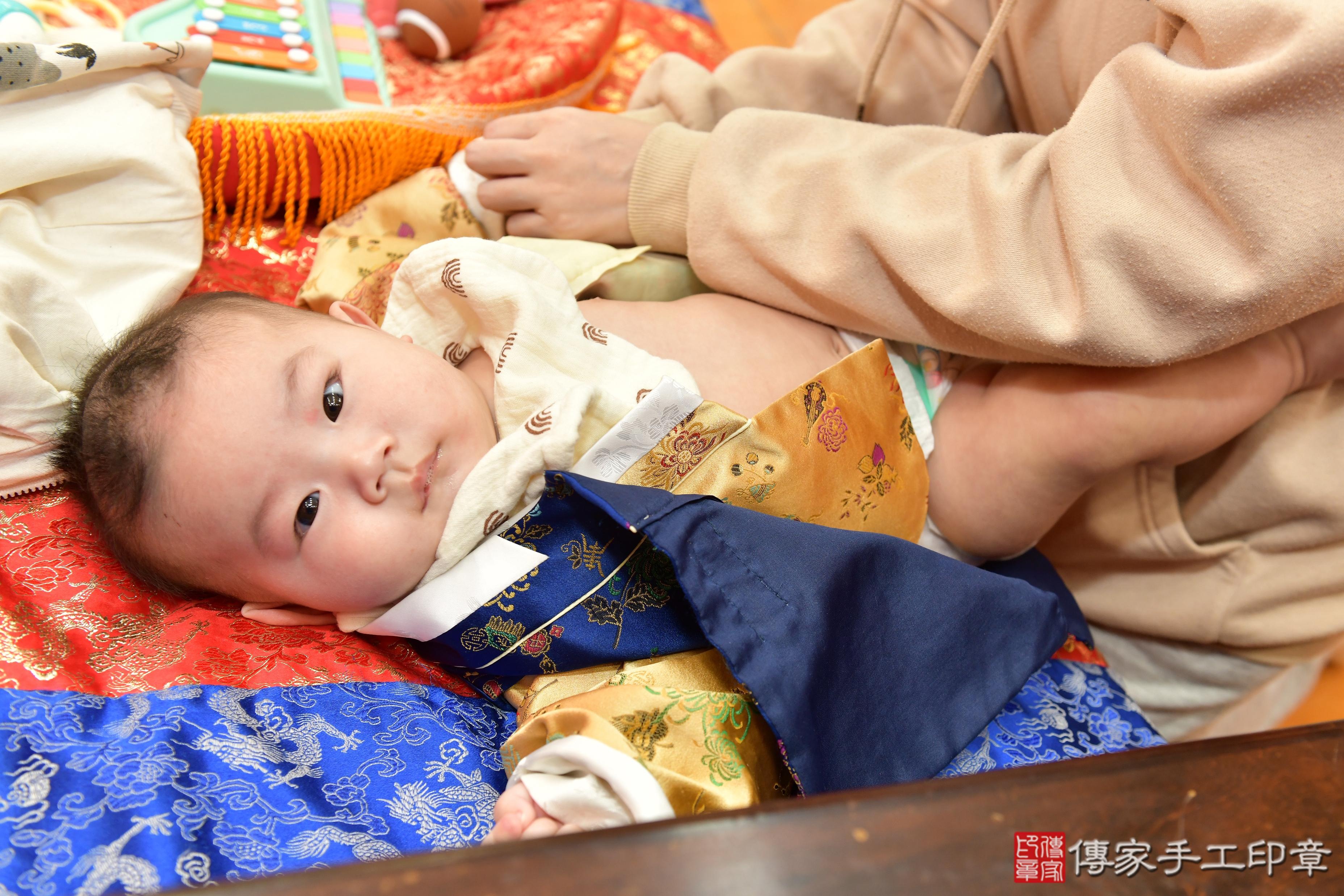 傳家手工印章桃園店、抓周、度脺、美式風會場、傳家嬰兒古禮、吉祥話、抓周道具物品24種、拍照。抓周證書。寶寶抓周、滿周歲、生日快樂、祝福 傳家手工印章桃園店、抓周、度脺、美式風會場、傳家嬰兒古禮、吉祥話、抓周道具物品24種、拍照。抓周證書。寶寶抓周、滿周歲、生日快樂、祝福