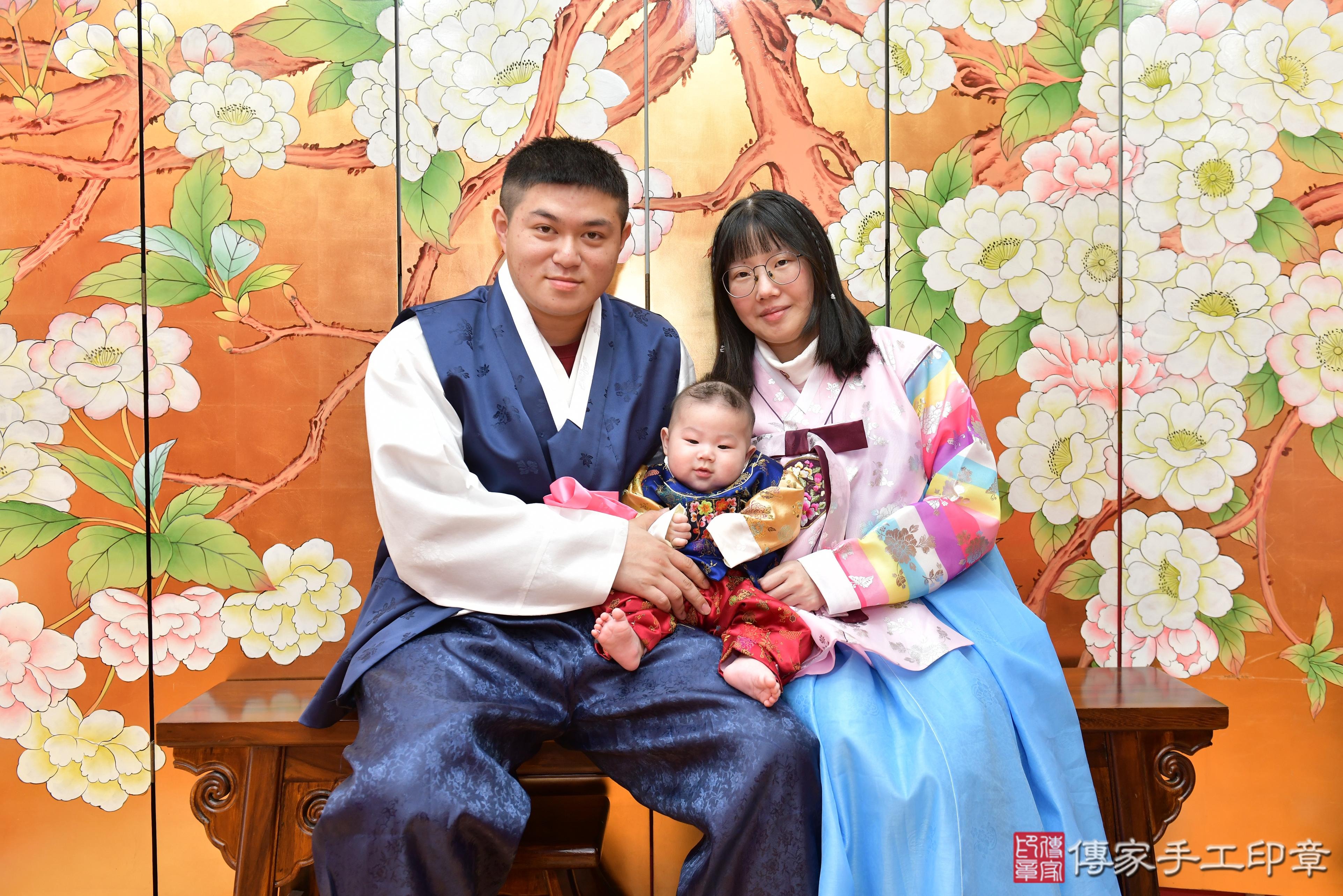 傳家手工印章桃園店、抓周、度脺、美式風會場、傳家嬰兒古禮、吉祥話、抓周道具物品24種、拍照。抓周證書。寶寶抓周、滿周歲、生日快樂、祝福 傳家手工印章桃園店、抓周、度脺、美式風會場、傳家嬰兒古禮、吉祥話、抓周道具物品24種、拍照。抓周證書。寶寶抓周、滿周歲、生日快樂、祝福