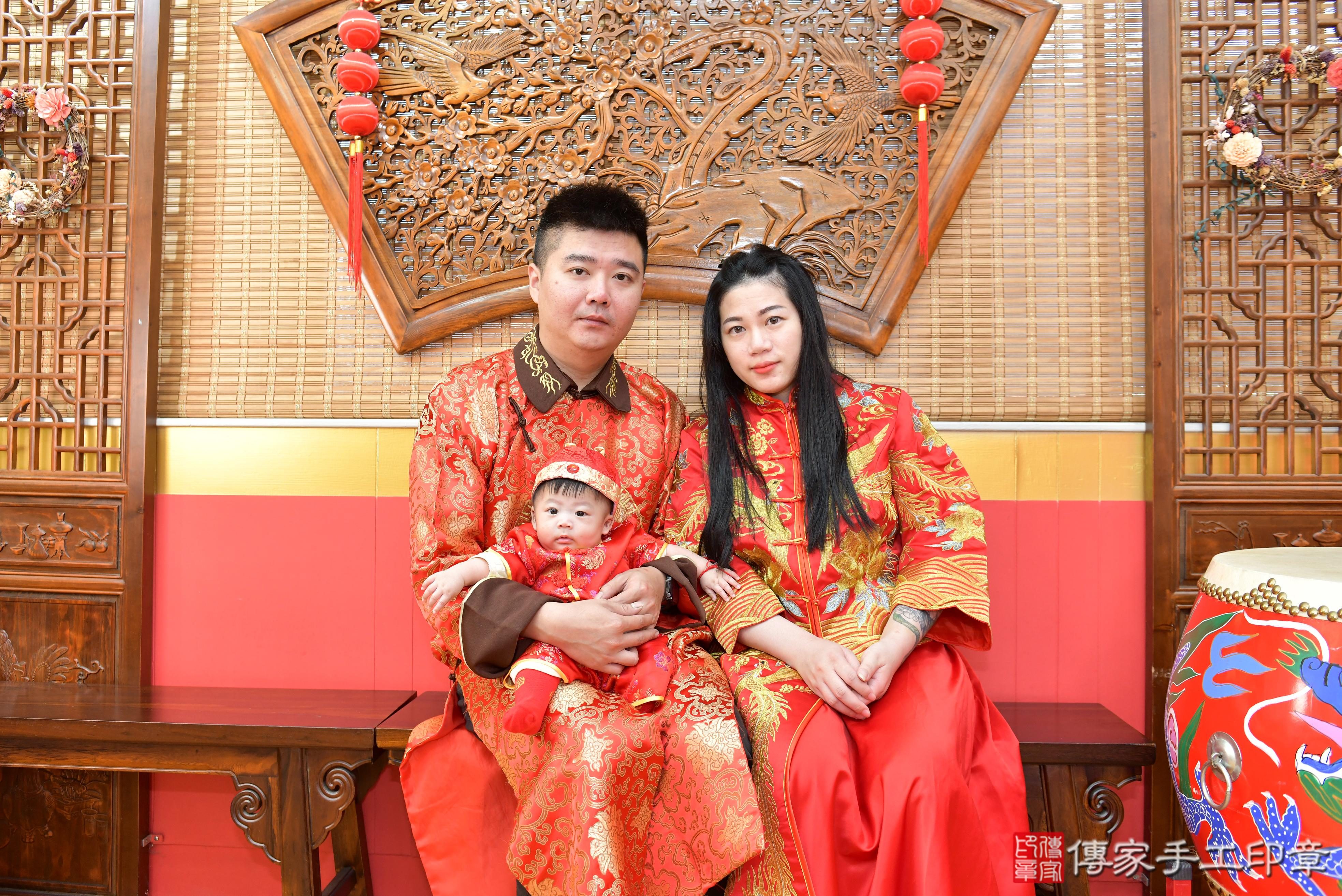 傳家手工印章桃園店、抓周、度脺、美式風會場、傳家嬰兒古禮、吉祥話、抓周道具物品24種、拍照。抓周證書。寶寶抓周、滿周歲、生日快樂、祝福 傳家手工印章桃園店、抓周、度脺、美式風會場、傳家嬰兒古禮、吉祥話、抓周道具物品24種、拍照。抓周證書。寶寶抓周、滿周歲、生日快樂、祝福