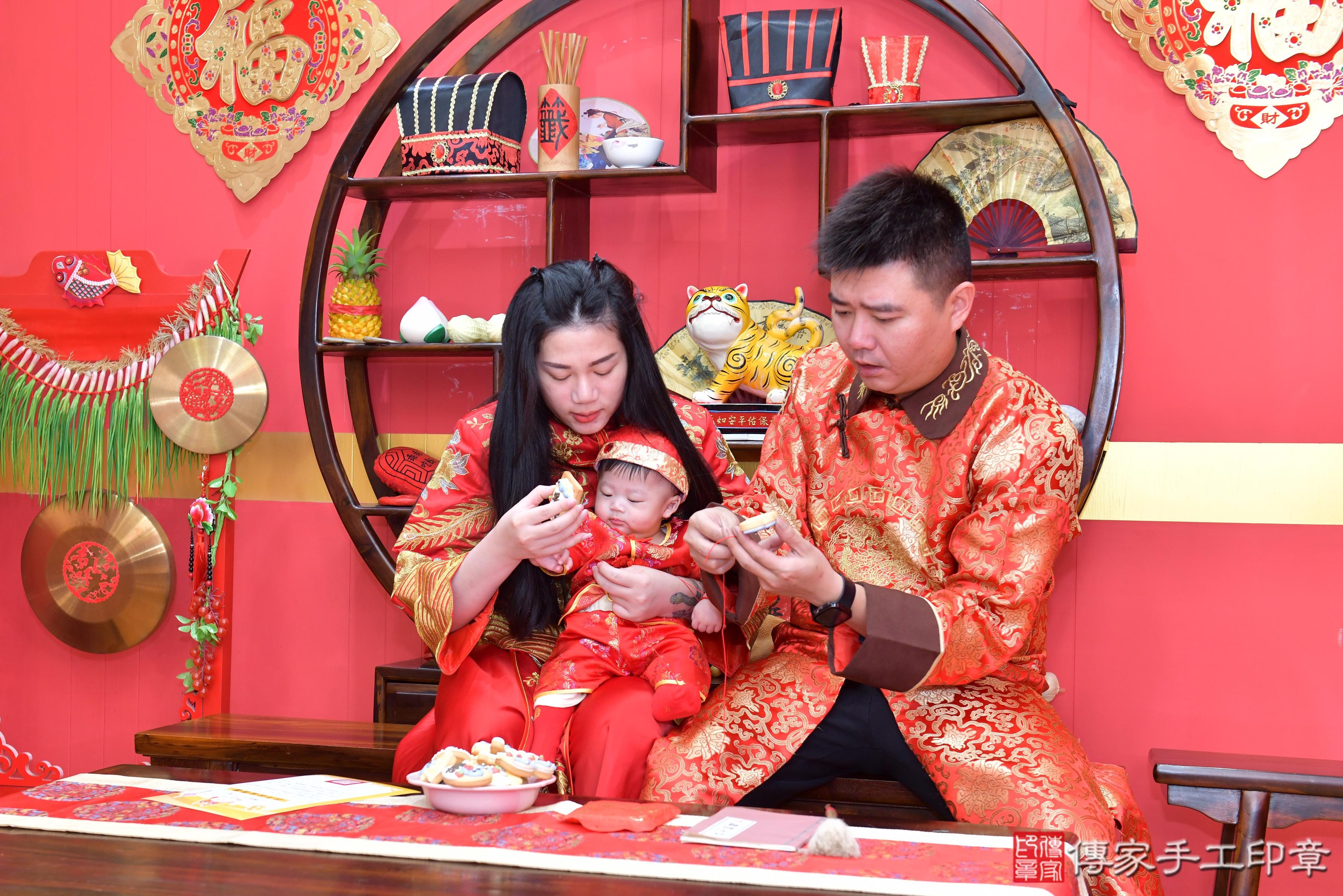 傳家手工印章桃園店、抓周、度脺、美式風會場、傳家嬰兒古禮、吉祥話、抓周道具物品24種、拍照。抓周證書。寶寶抓周、滿周歲、生日快樂、祝福 傳家手工印章桃園店、抓周、度脺、美式風會場、傳家嬰兒古禮、吉祥話、抓周道具物品24種、拍照。抓周證書。寶寶抓周、滿周歲、生日快樂、祝福