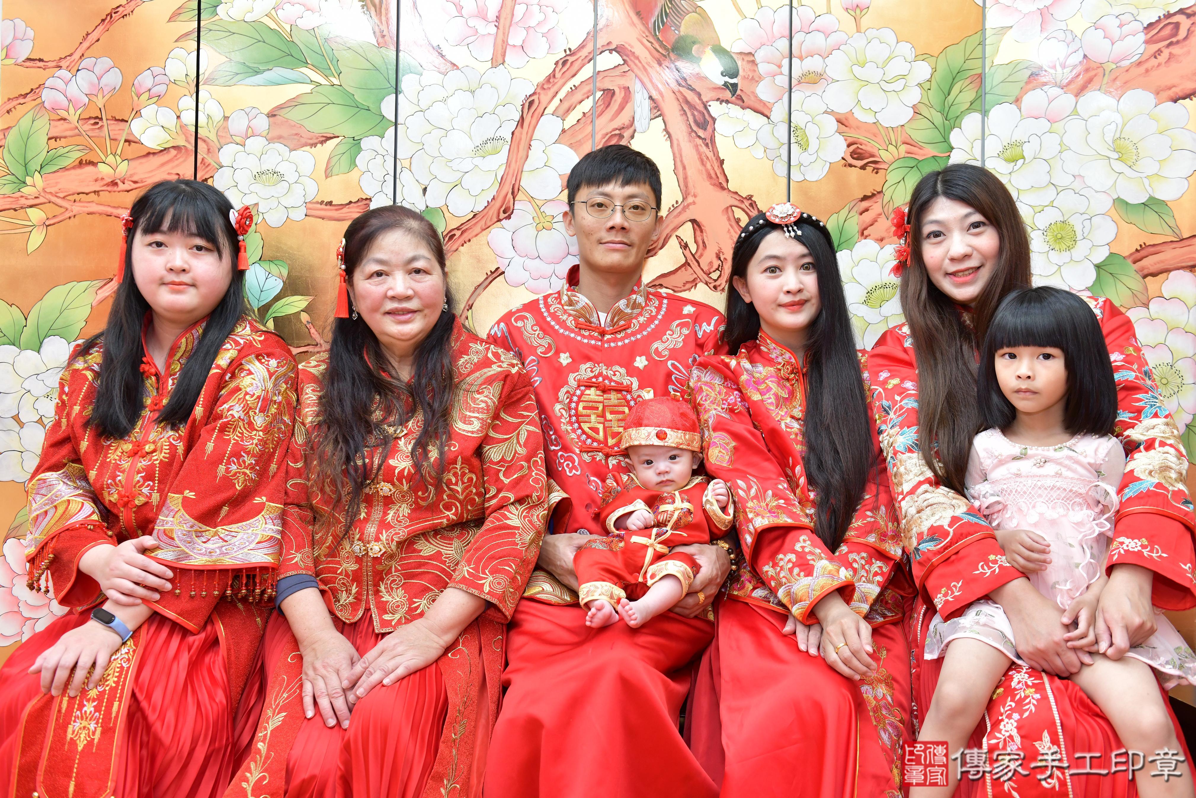 傳家手工印章桃園店、抓周、度脺、美式風會場、傳家嬰兒古禮、吉祥話、抓周道具物品24種、拍照。抓周證書。寶寶抓周、滿周歲、生日快樂、祝福