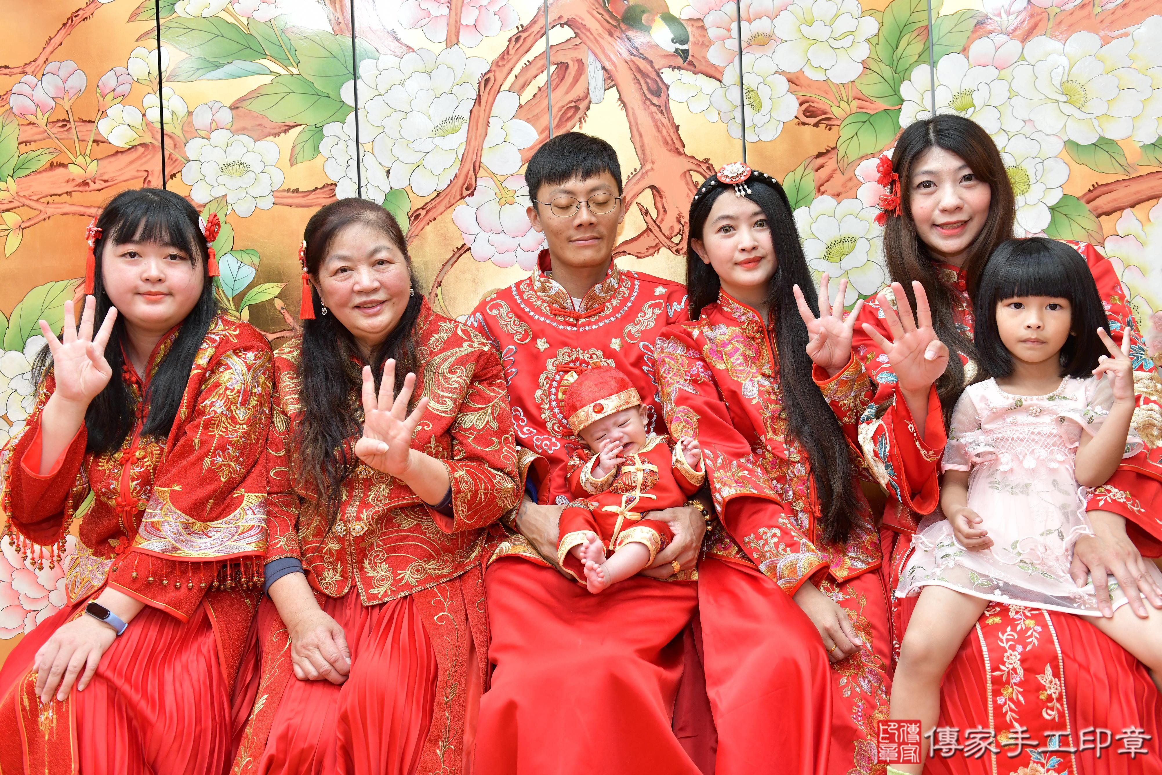 傳家手工印章桃園店、抓周、度脺、美式風會場、傳家嬰兒古禮、吉祥話、抓周道具物品24種、拍照。抓周證書。寶寶抓周、滿周歲、生日快樂、祝福