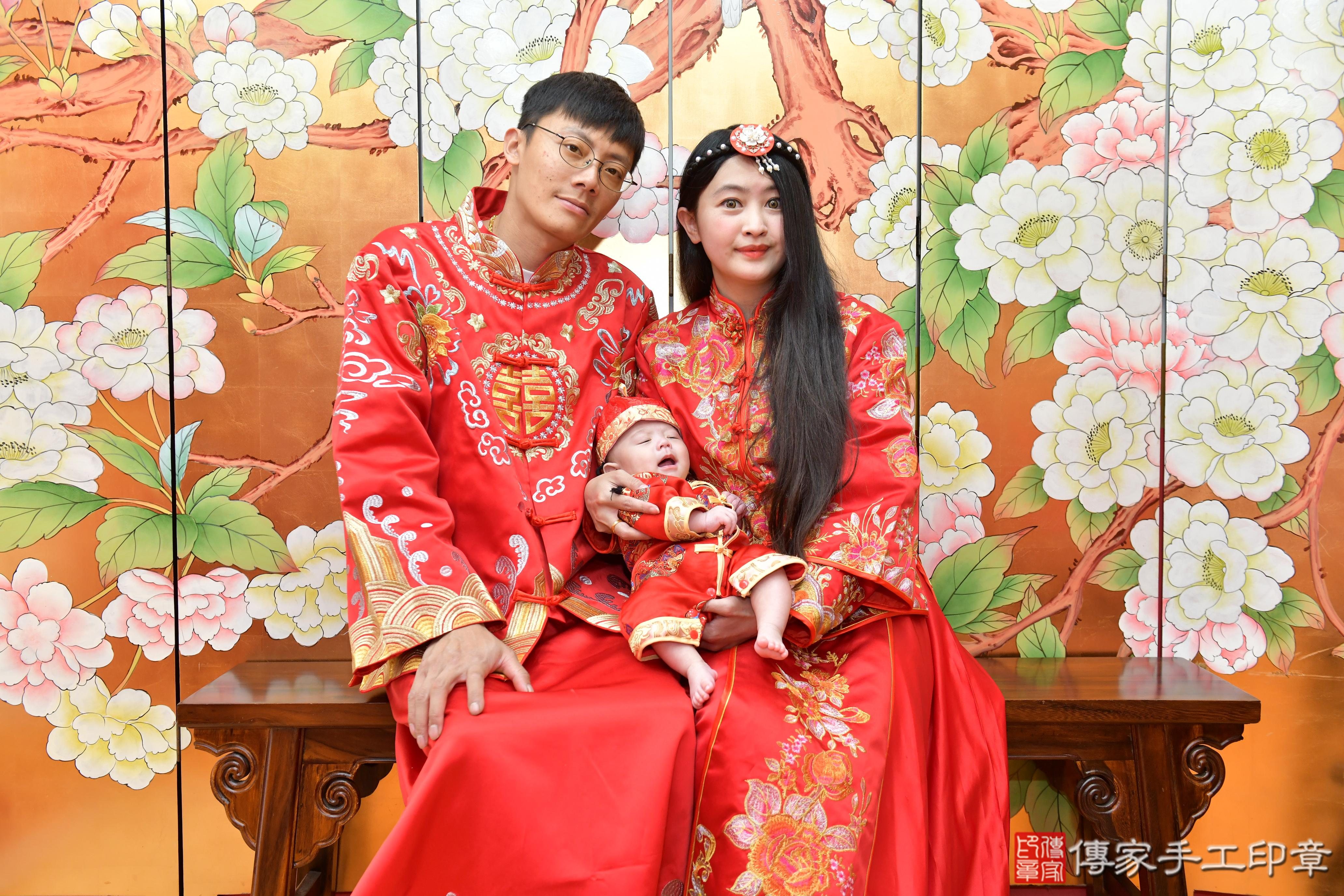 傳家手工印章桃園店、抓周、度脺、美式風會場、傳家嬰兒古禮、吉祥話、抓周道具物品24種、拍照。抓周證書。寶寶抓周、滿周歲、生日快樂、祝福