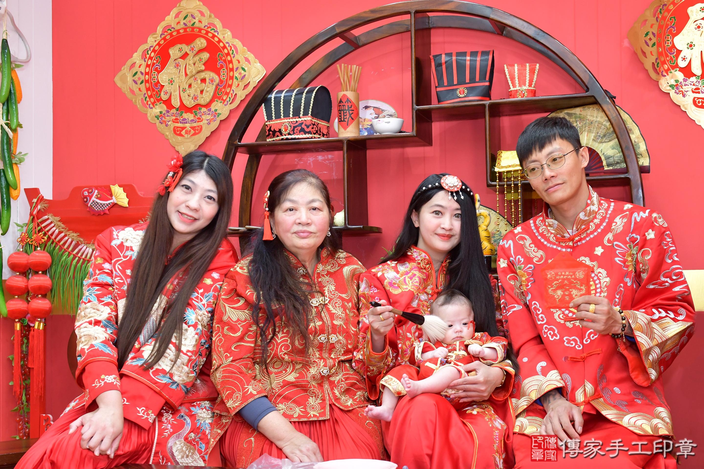 傳家手工印章桃園店、抓周、度脺、美式風會場、傳家嬰兒古禮、吉祥話、抓周道具物品24種、拍照。抓周證書。寶寶抓周、滿周歲、生日快樂、祝福