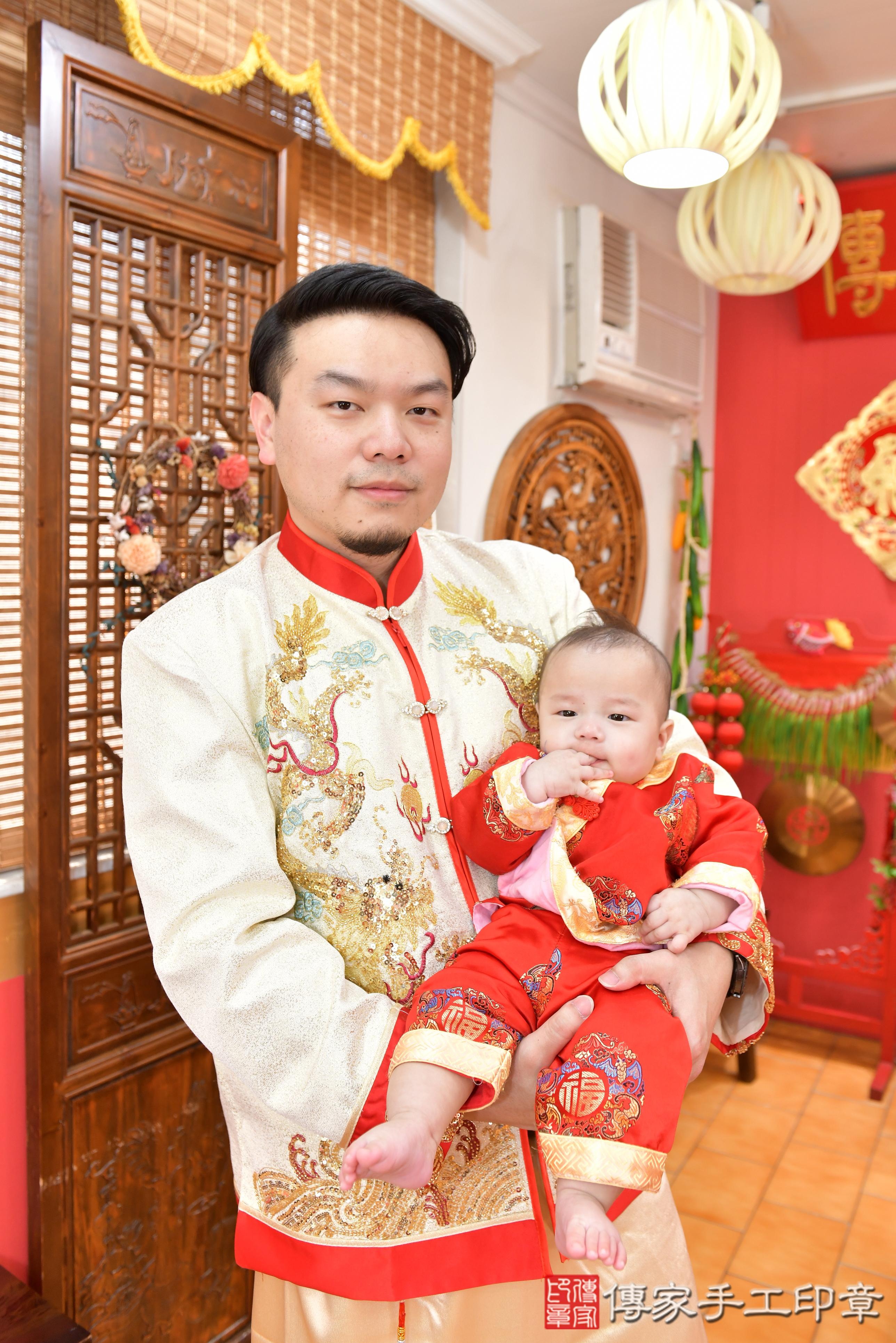 傳家手工印章桃園店、抓周、度脺、美式風會場、傳家嬰兒古禮、吉祥話、抓周道具物品24種、拍照。抓周證書。寶寶抓周、滿周歲、生日快樂、祝福 傳家手工印章桃園店、抓周、度脺、美式風會場、傳家嬰兒古禮、吉祥話、抓周道具物品24種、拍照。抓周證書。寶寶抓周、滿周歲、生日快樂、祝福