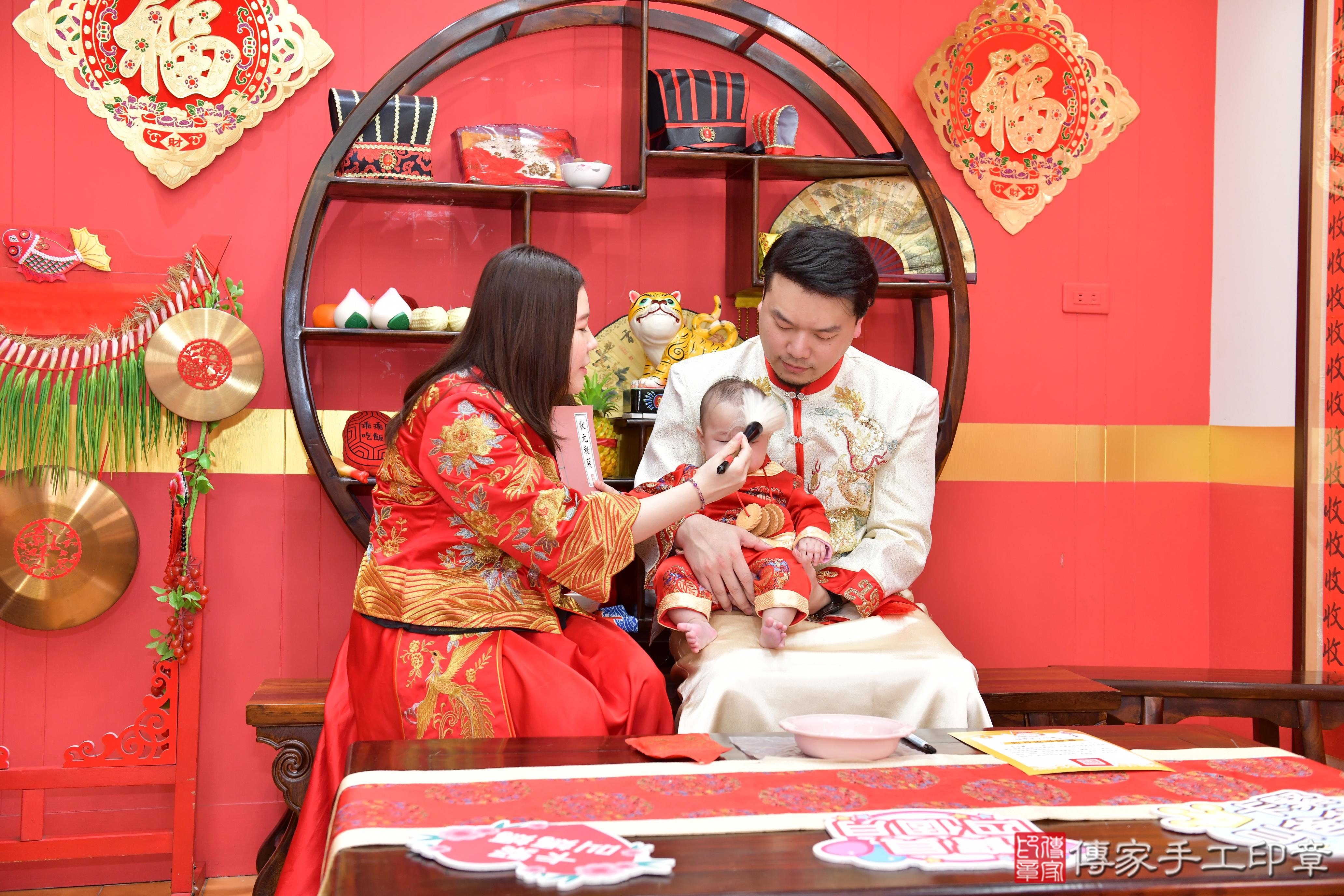 傳家手工印章桃園店、抓周、度脺、美式風會場、傳家嬰兒古禮、吉祥話、抓周道具物品24種、拍照。抓周證書。寶寶抓周、滿周歲、生日快樂、祝福 傳家手工印章桃園店、抓周、度脺、美式風會場、傳家嬰兒古禮、吉祥話、抓周道具物品24種、拍照。抓周證書。寶寶抓周、滿周歲、生日快樂、祝福