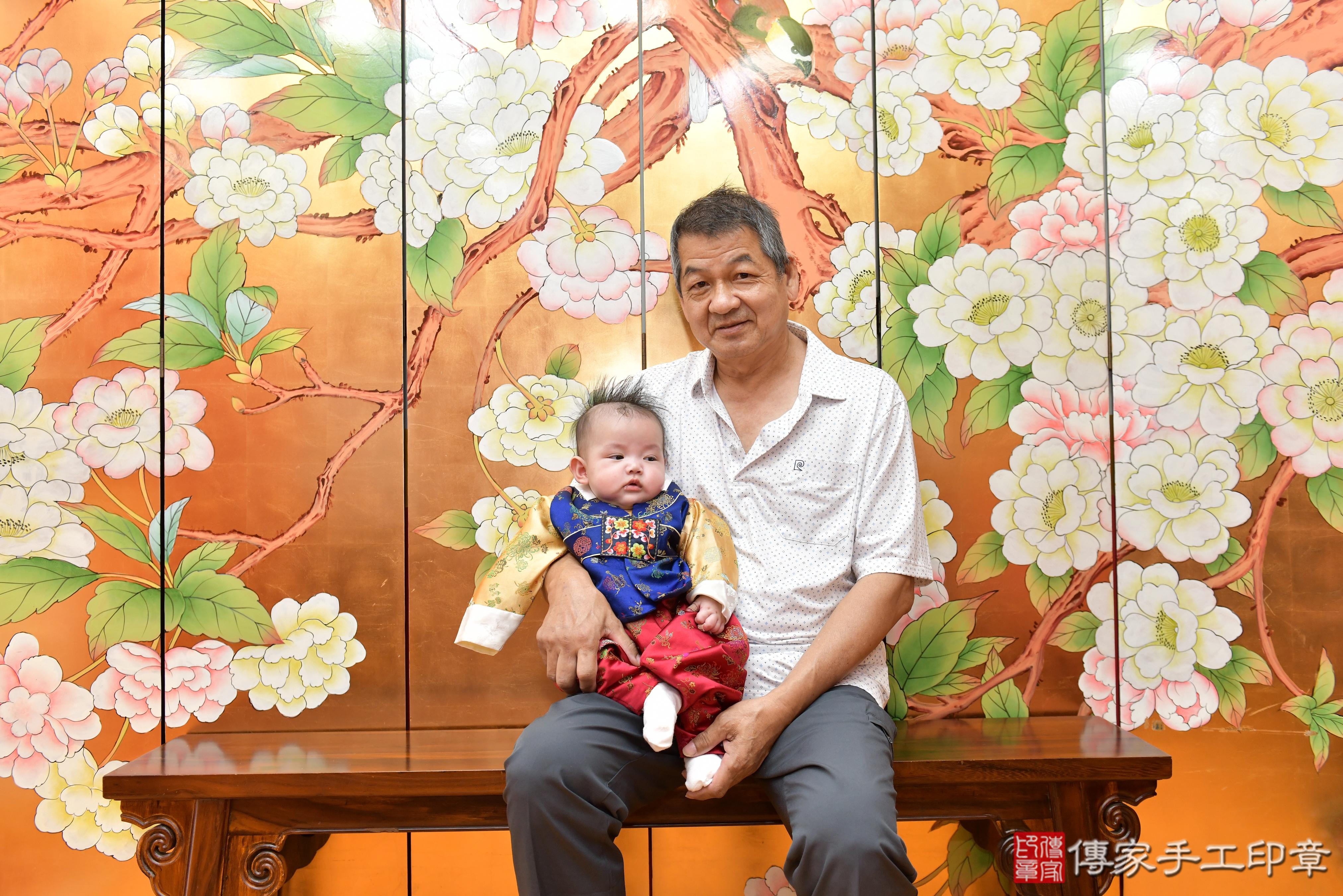 傳家手工印章桃園店、抓周、度脺、美式風會場、傳家嬰兒古禮、吉祥話、抓周道具物品24種、拍照。抓周證書。寶寶抓周、滿周歲、生日快樂、祝福 傳家手工印章桃園店、抓周、度脺、美式風會場、傳家嬰兒古禮、吉祥話、抓周道具物品24種、拍照。抓周證書。寶寶抓周、滿周歲、生日快樂、祝福