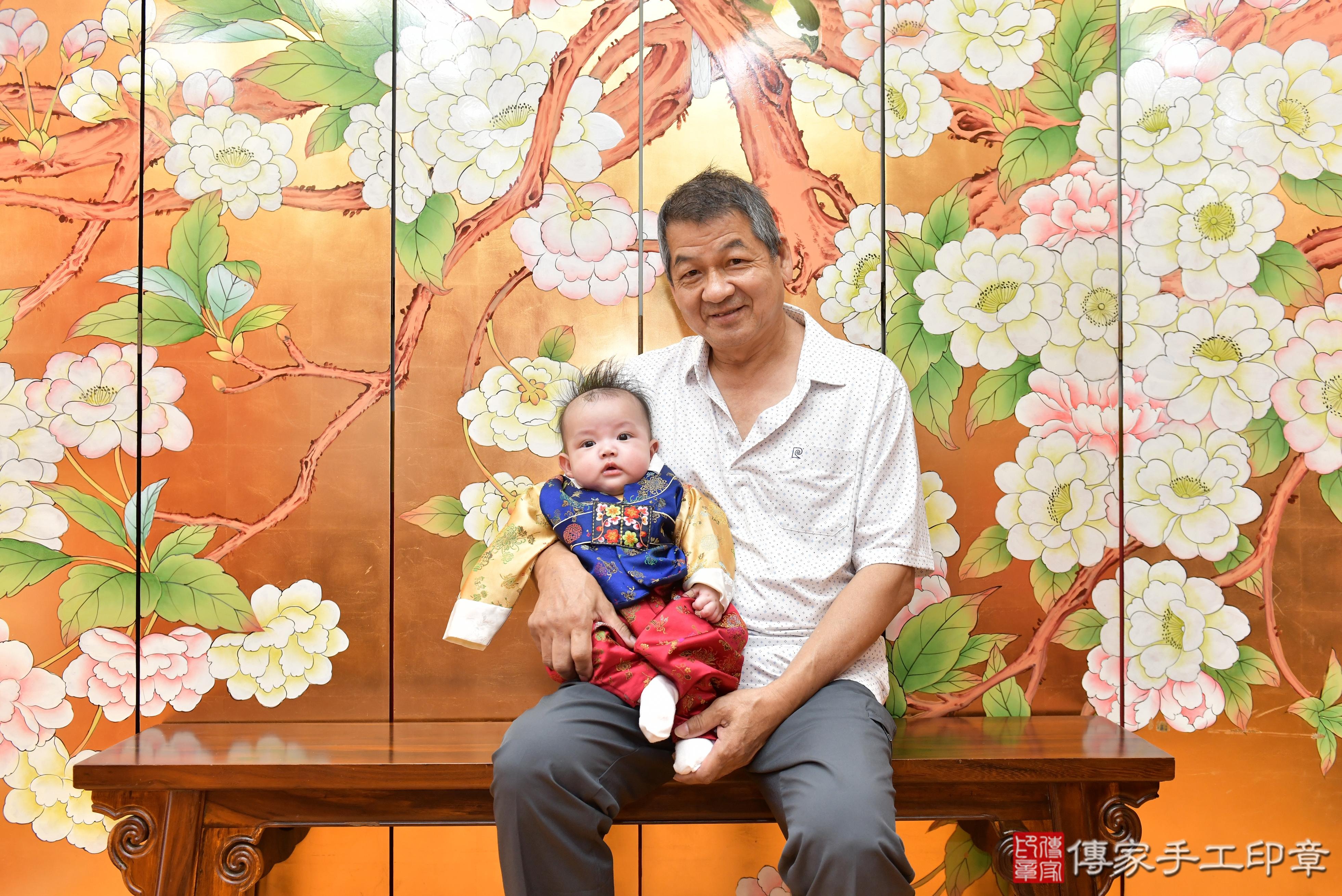 傳家手工印章桃園店、抓周、度脺、美式風會場、傳家嬰兒古禮、吉祥話、抓周道具物品24種、拍照。抓周證書。寶寶抓周、滿周歲、生日快樂、祝福 傳家手工印章桃園店、抓周、度脺、美式風會場、傳家嬰兒古禮、吉祥話、抓周道具物品24種、拍照。抓周證書。寶寶抓周、滿周歲、生日快樂、祝福