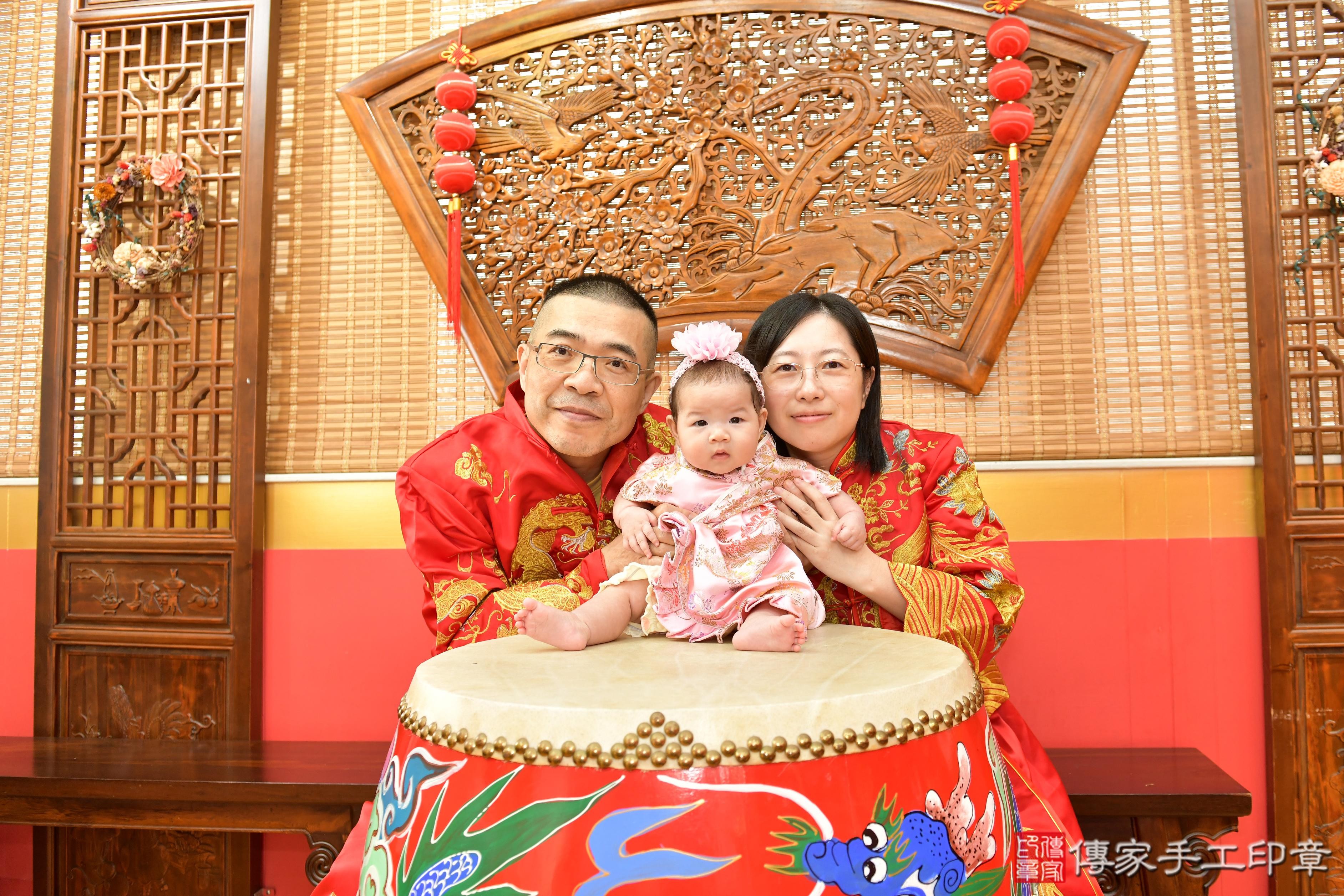 傳家手工印章桃園店、抓周、度脺、美式風會場、傳家嬰兒古禮、吉祥話、抓周道具物品24種、拍照。抓周證書。寶寶抓周、滿周歲、生日快樂、祝福 傳家手工印章桃園店、抓周、度脺、美式風會場、傳家嬰兒古禮、吉祥話、抓周道具物品24種、拍照。抓周證書。寶寶抓周、滿周歲、生日快樂、祝福