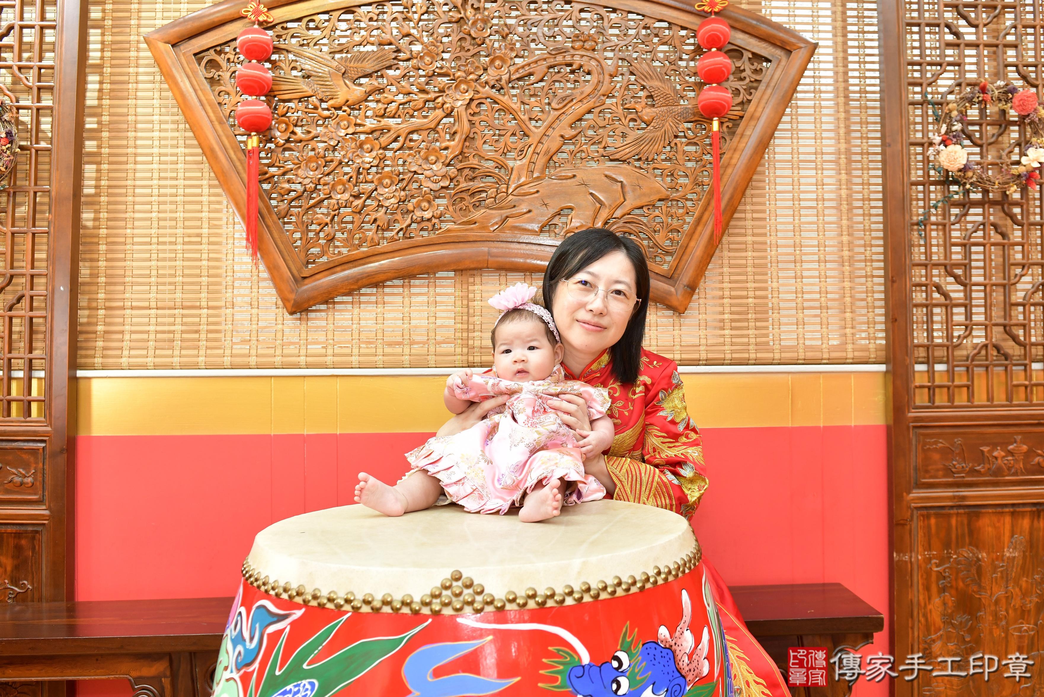 傳家手工印章桃園店、抓周、度脺、美式風會場、傳家嬰兒古禮、吉祥話、抓周道具物品24種、拍照。抓周證書。寶寶抓周、滿周歲、生日快樂、祝福 傳家手工印章桃園店、抓周、度脺、美式風會場、傳家嬰兒古禮、吉祥話、抓周道具物品24種、拍照。抓周證書。寶寶抓周、滿周歲、生日快樂、祝福