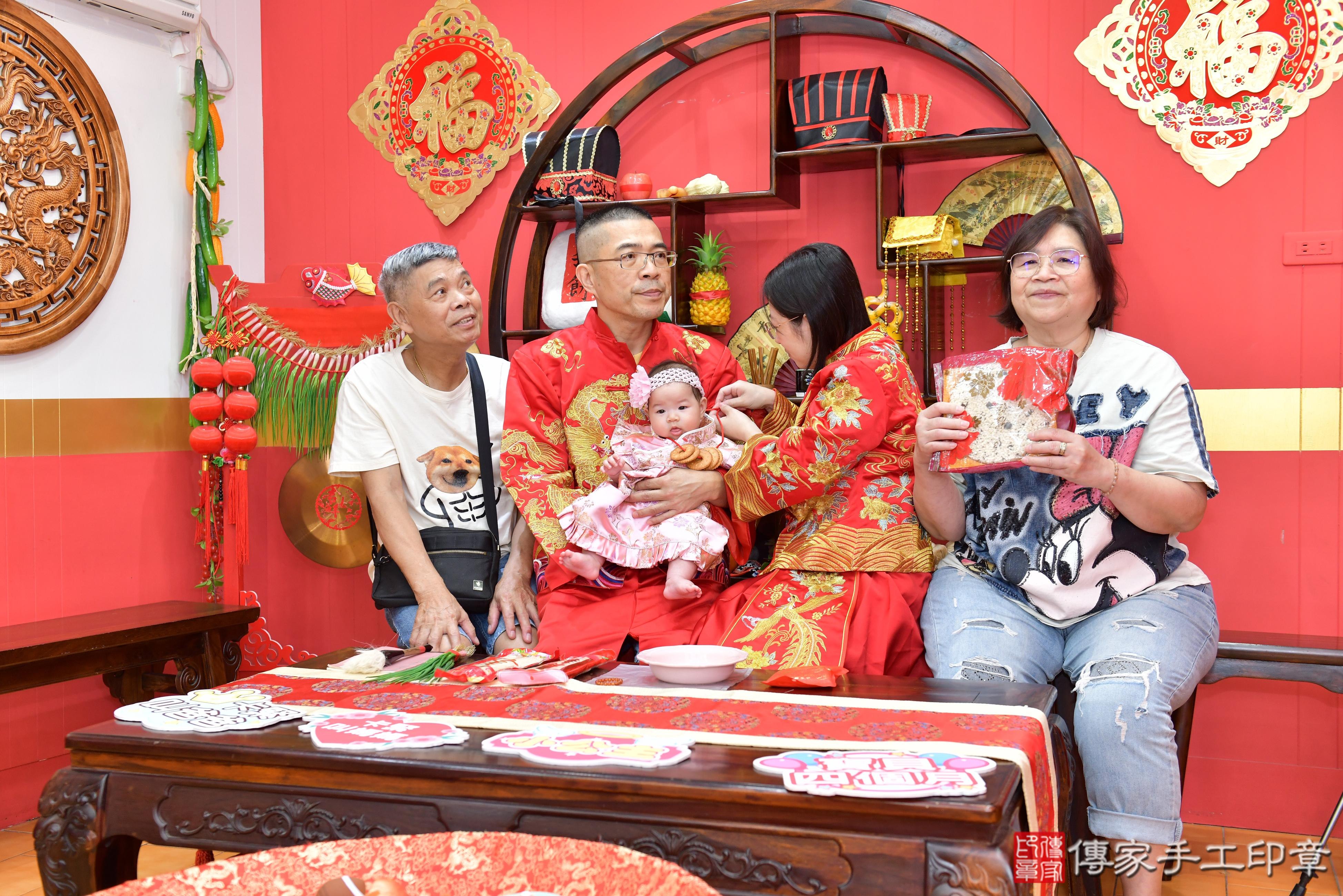 傳家手工印章桃園店、抓周、度脺、美式風會場、傳家嬰兒古禮、吉祥話、抓周道具物品24種、拍照。抓周證書。寶寶抓周、滿周歲、生日快樂、祝福 傳家手工印章桃園店、抓周、度脺、美式風會場、傳家嬰兒古禮、吉祥話、抓周道具物品24種、拍照。抓周證書。寶寶抓周、滿周歲、生日快樂、祝福