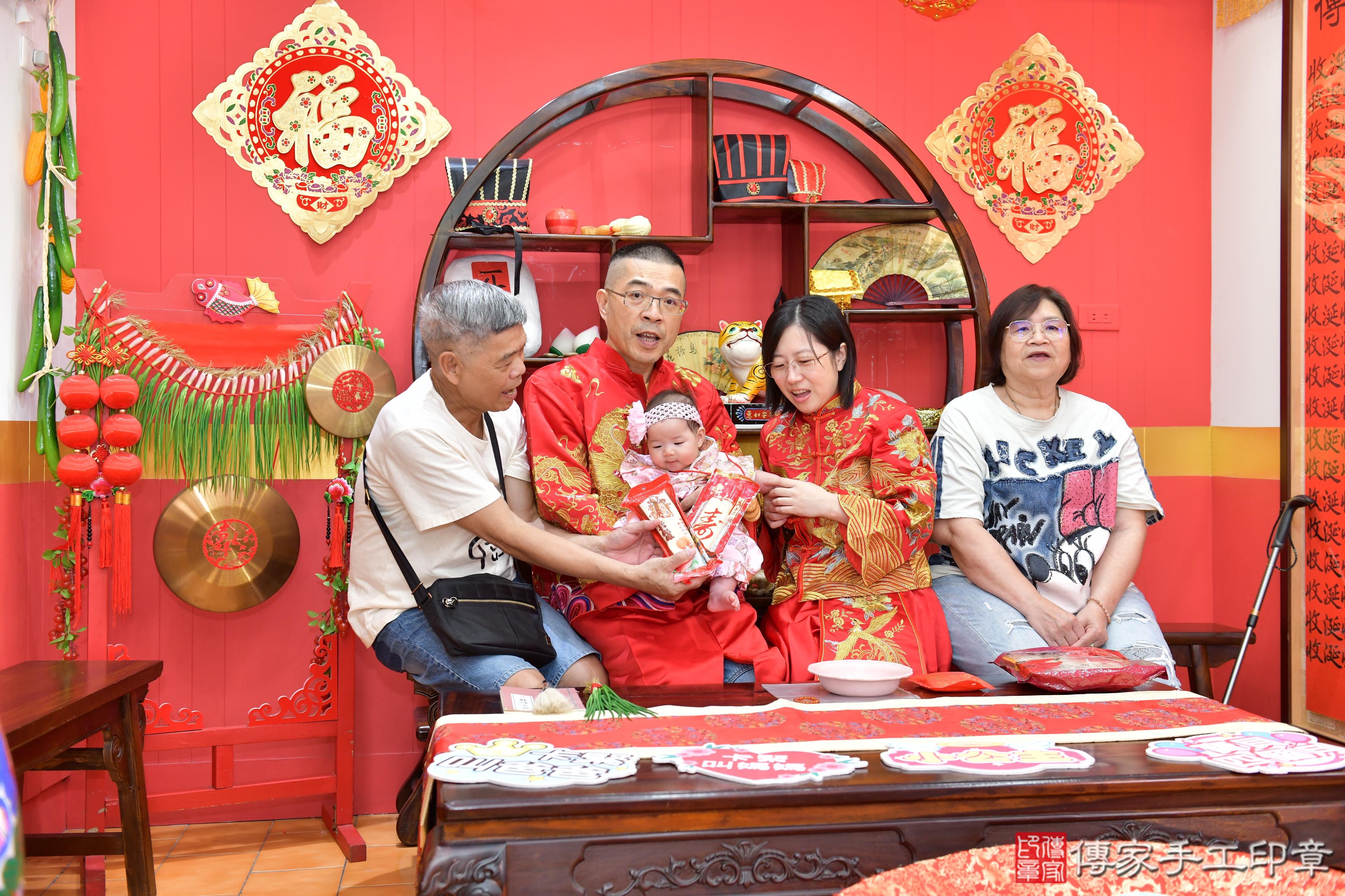 傳家手工印章桃園店、抓周、度脺、美式風會場、傳家嬰兒古禮、吉祥話、抓周道具物品24種、拍照。抓周證書。寶寶抓周、滿周歲、生日快樂、祝福 傳家手工印章桃園店、抓周、度脺、美式風會場、傳家嬰兒古禮、吉祥話、抓周道具物品24種、拍照。抓周證書。寶寶抓周、滿周歲、生日快樂、祝福