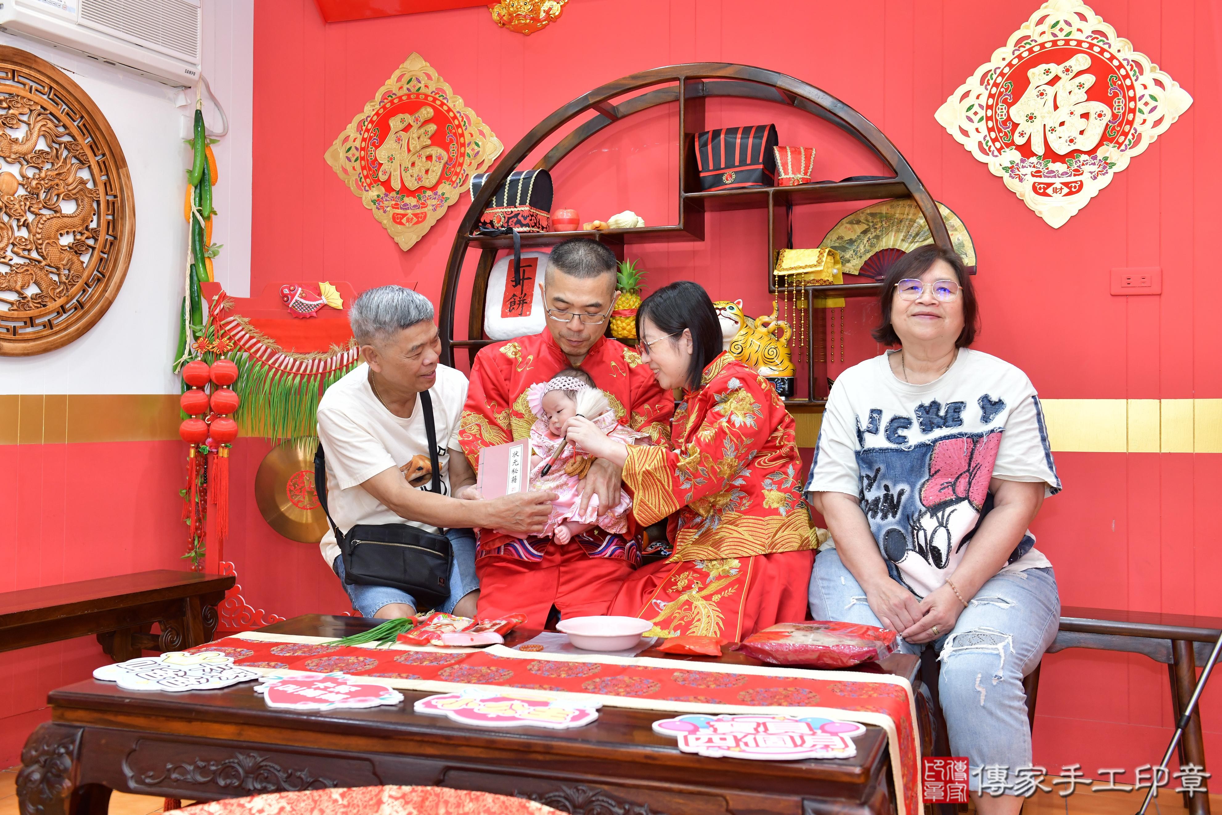 傳家手工印章桃園店、抓周、度脺、美式風會場、傳家嬰兒古禮、吉祥話、抓周道具物品24種、拍照。抓周證書。寶寶抓周、滿周歲、生日快樂、祝福 傳家手工印章桃園店、抓周、度脺、美式風會場、傳家嬰兒古禮、吉祥話、抓周道具物品24種、拍照。抓周證書。寶寶抓周、滿周歲、生日快樂、祝福