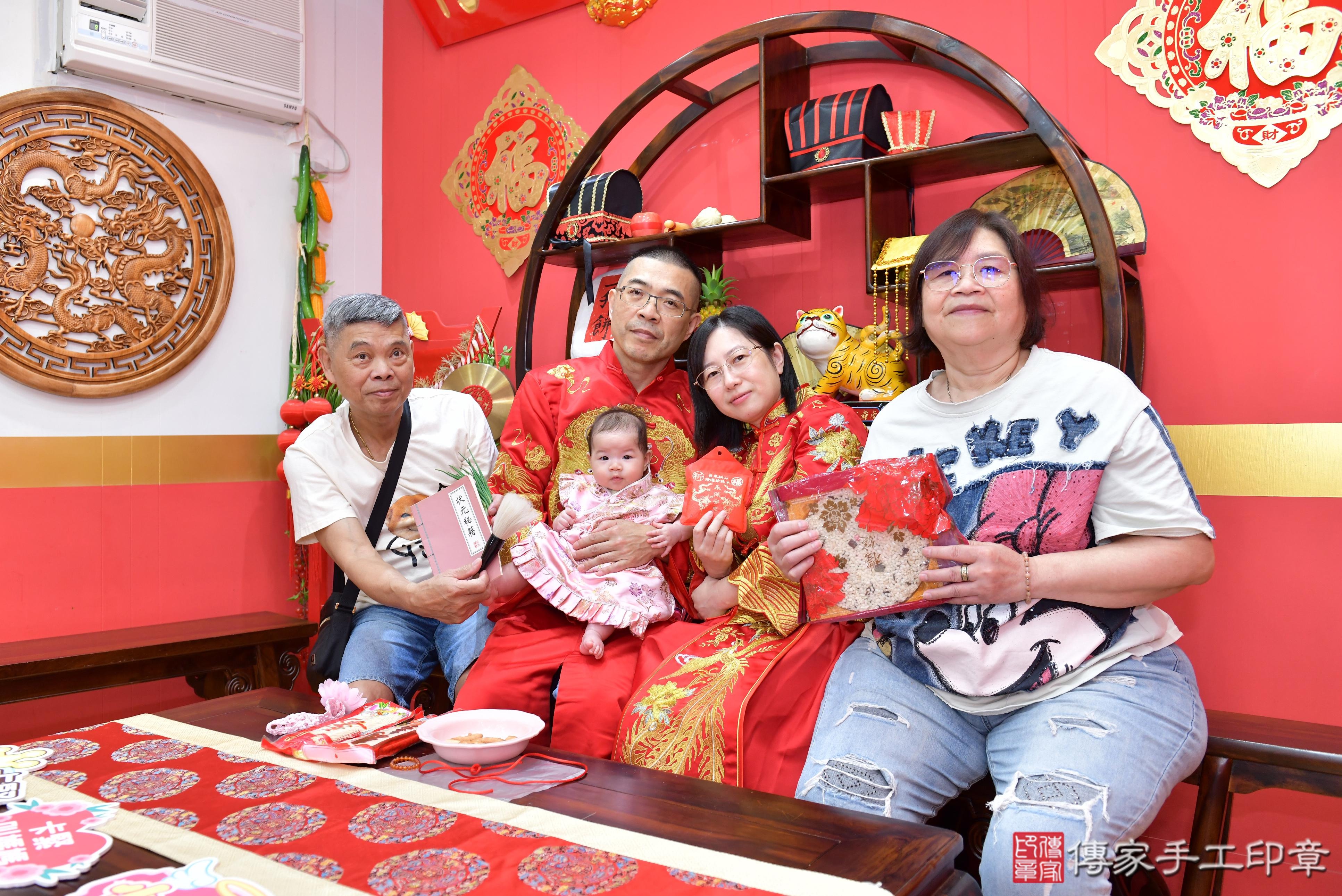 傳家手工印章桃園店、抓周、度脺、美式風會場、傳家嬰兒古禮、吉祥話、抓周道具物品24種、拍照。抓周證書。寶寶抓周、滿周歲、生日快樂、祝福 傳家手工印章桃園店、抓周、度脺、美式風會場、傳家嬰兒古禮、吉祥話、抓周道具物品24種、拍照。抓周證書。寶寶抓周、滿周歲、生日快樂、祝福