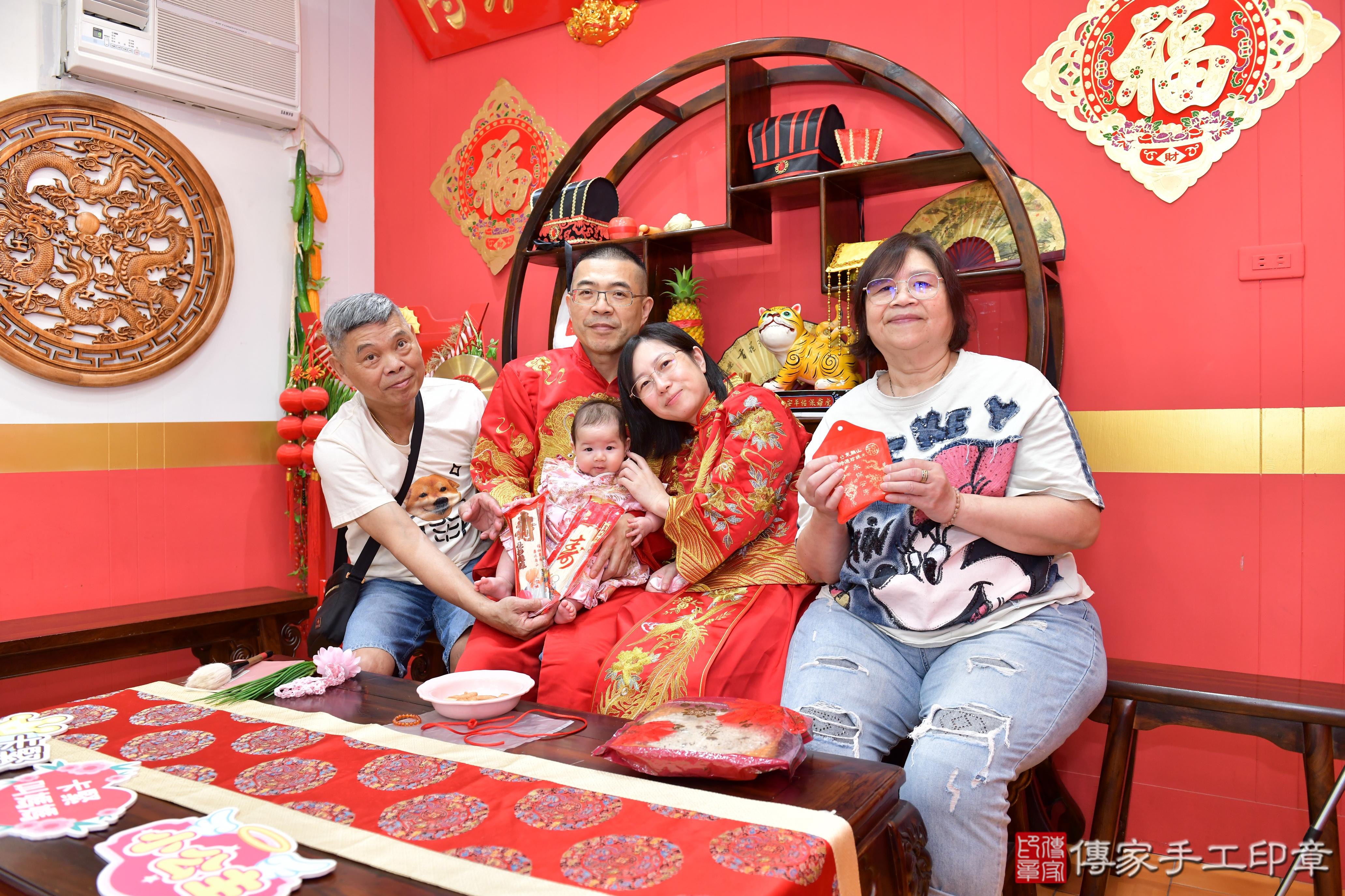 傳家手工印章桃園店、抓周、度脺、美式風會場、傳家嬰兒古禮、吉祥話、抓周道具物品24種、拍照。抓周證書。寶寶抓周、滿周歲、生日快樂、祝福 傳家手工印章桃園店、抓周、度脺、美式風會場、傳家嬰兒古禮、吉祥話、抓周道具物品24種、拍照。抓周證書。寶寶抓周、滿周歲、生日快樂、祝福