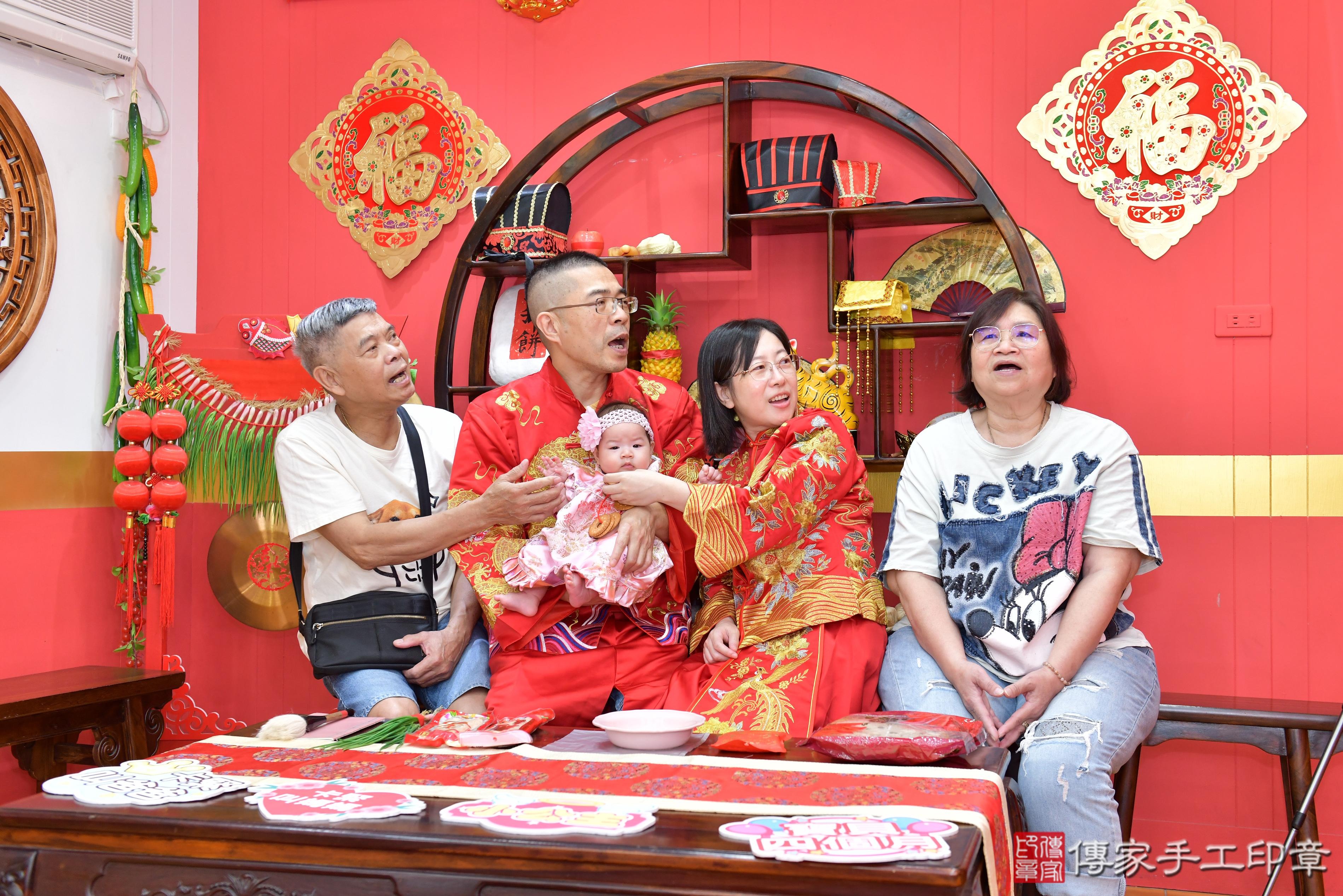傳家手工印章桃園店、抓周、度脺、美式風會場、傳家嬰兒古禮、吉祥話、抓周道具物品24種、拍照。抓周證書。寶寶抓周、滿周歲、生日快樂、祝福 傳家手工印章桃園店、抓周、度脺、美式風會場、傳家嬰兒古禮、吉祥話、抓周道具物品24種、拍照。抓周證書。寶寶抓周、滿周歲、生日快樂、祝福
