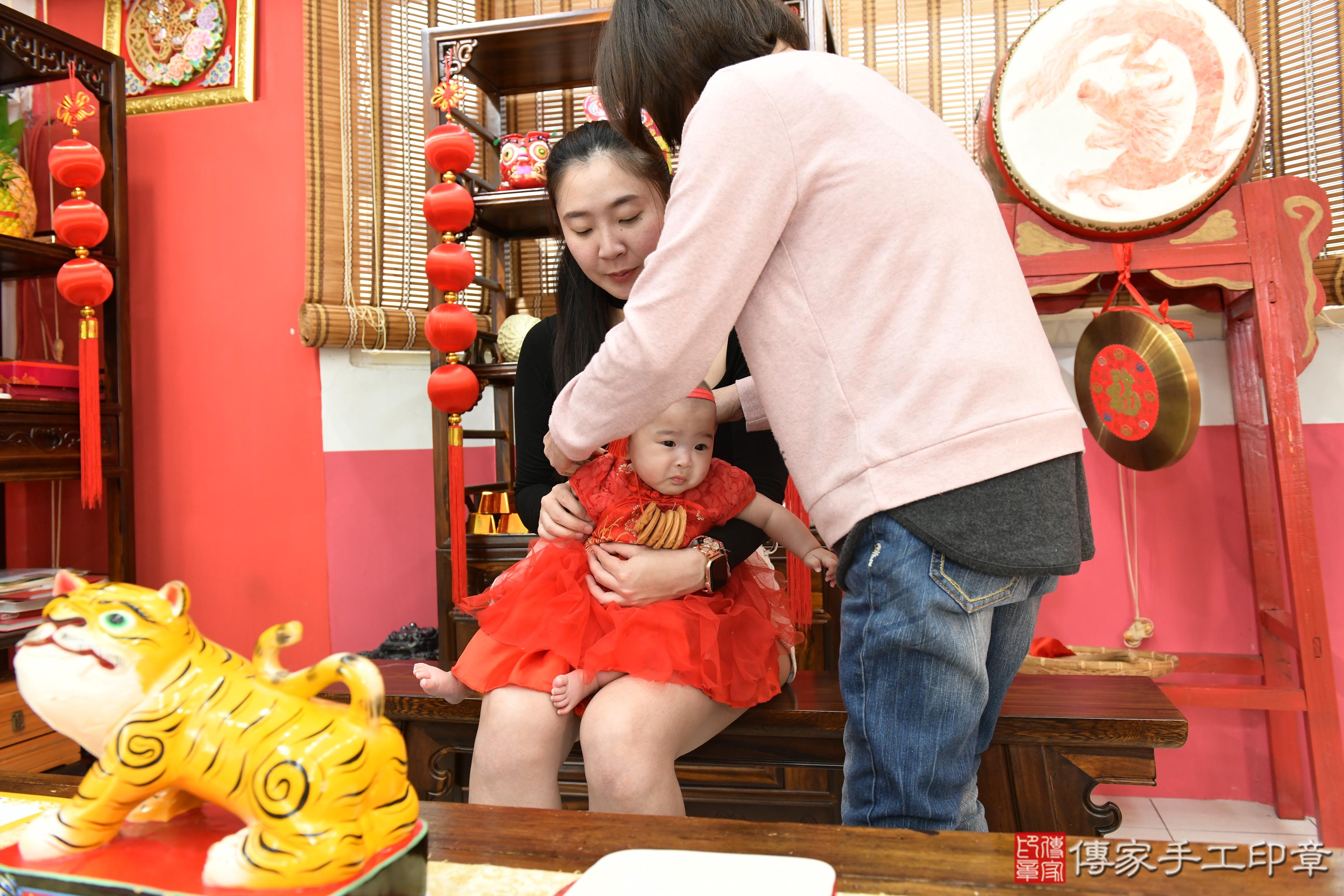 傳家手工印章高雄店、抓周、度脺、美式風會場、傳家嬰兒古禮、吉祥話、抓周道具物品24種、拍照。抓周證書。寶寶抓周、滿周歲、生日快樂、祝福 傳家手工印章高雄店、抓周、度脺、美式風會場、傳家嬰兒古禮、吉祥話、抓周道具物品24種、拍照。抓周證書。寶寶抓周、滿周歲、生日快樂、祝福