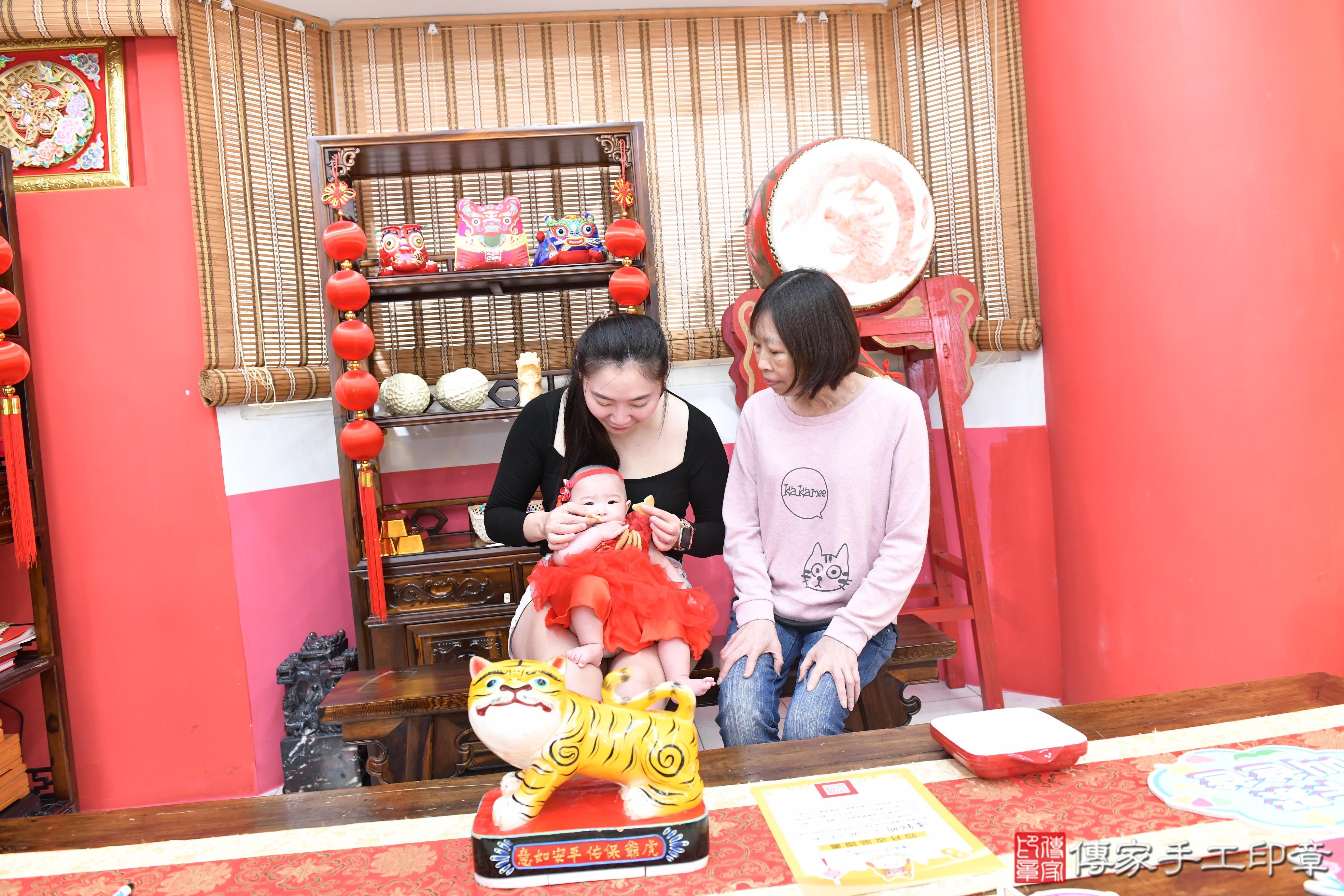 傳家手工印章高雄店、抓周、度脺、美式風會場、傳家嬰兒古禮、吉祥話、抓周道具物品24種、拍照。抓周證書。寶寶抓周、滿周歲、生日快樂、祝福 傳家手工印章高雄店、抓周、度脺、美式風會場、傳家嬰兒古禮、吉祥話、抓周道具物品24種、拍照。抓周證書。寶寶抓周、滿周歲、生日快樂、祝福