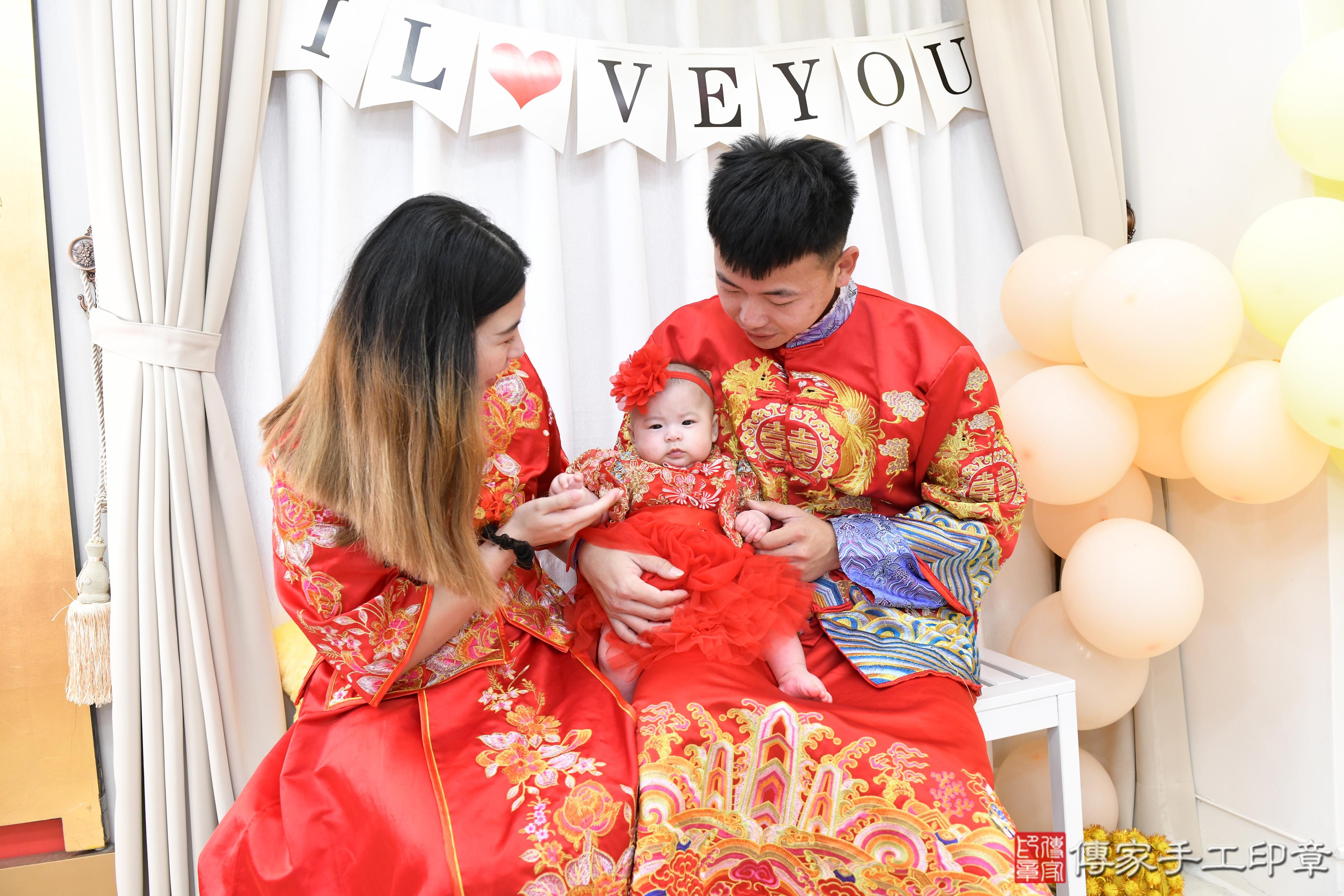 傳家手工印章高雄店、抓周、度脺、美式風會場、傳家嬰兒古禮、吉祥話、抓周道具物品24種、拍照。抓周證書。寶寶抓周、滿周歲、生日快樂、祝福