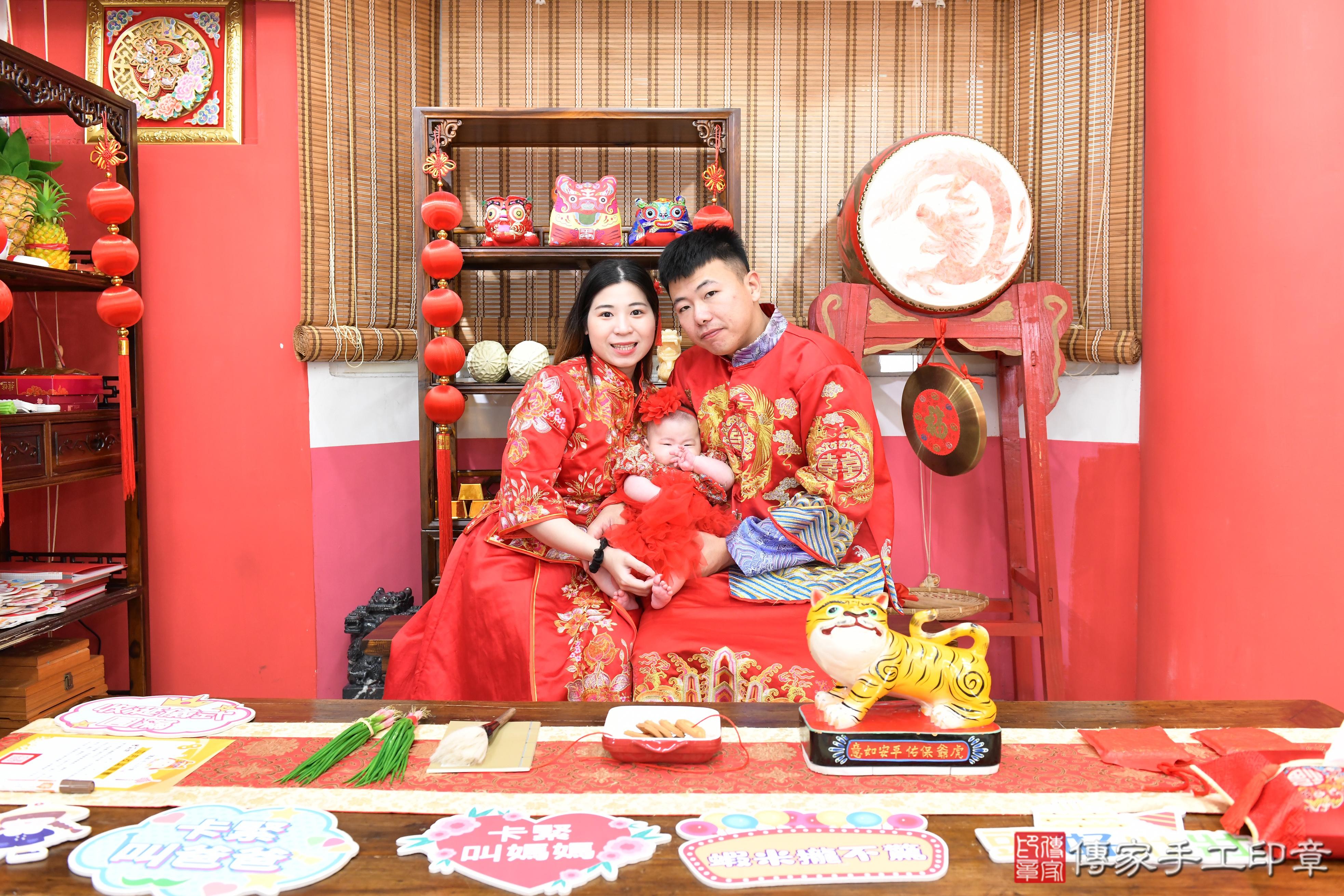 傳家手工印章高雄店、抓周、度脺、美式風會場、傳家嬰兒古禮、吉祥話、抓周道具物品24種、拍照。抓周證書。寶寶抓周、滿周歲、生日快樂、祝福