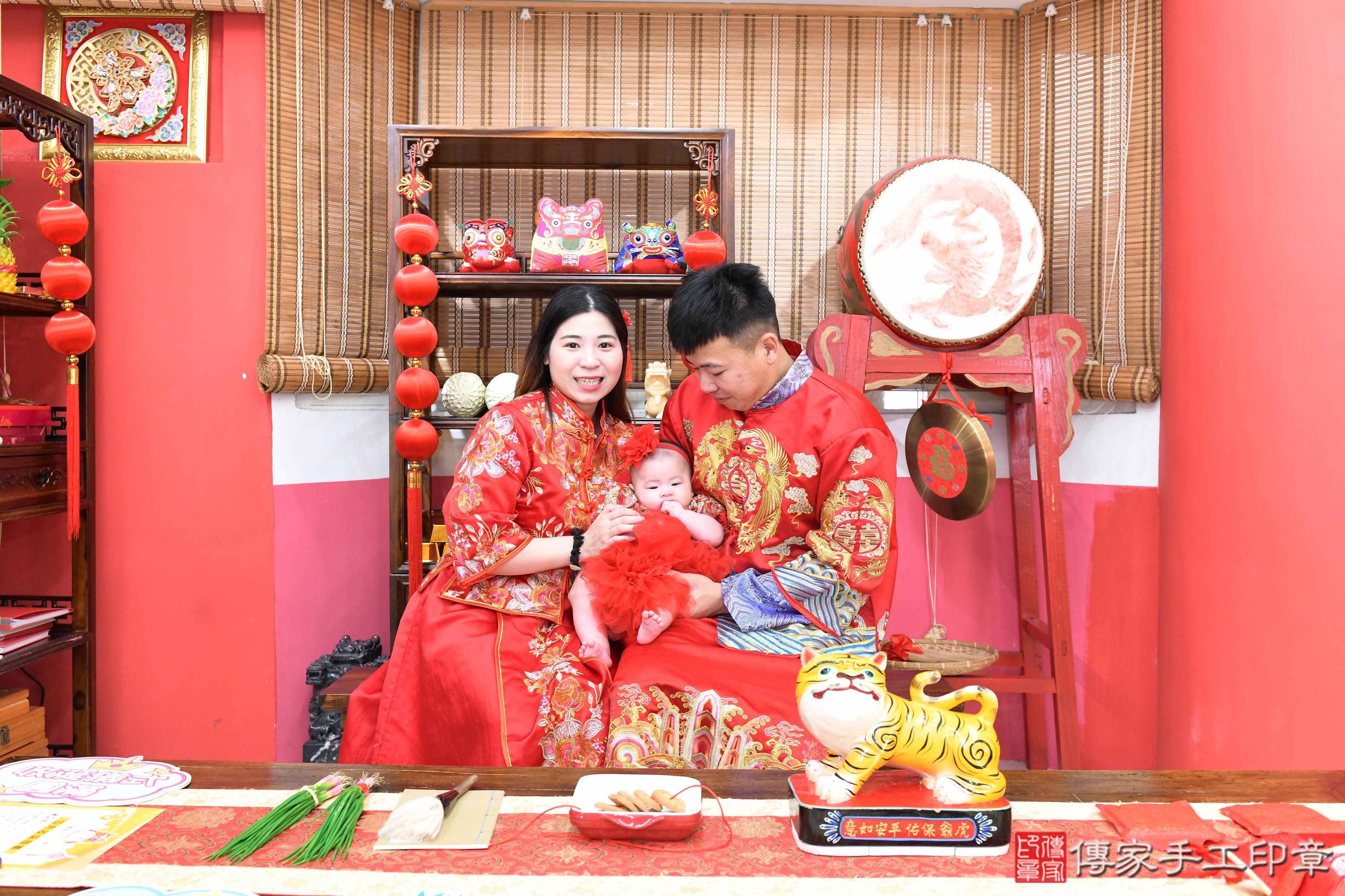 傳家手工印章高雄店、抓周、度脺、美式風會場、傳家嬰兒古禮、吉祥話、抓周道具物品24種、拍照。抓周證書。寶寶抓周、滿周歲、生日快樂、祝福