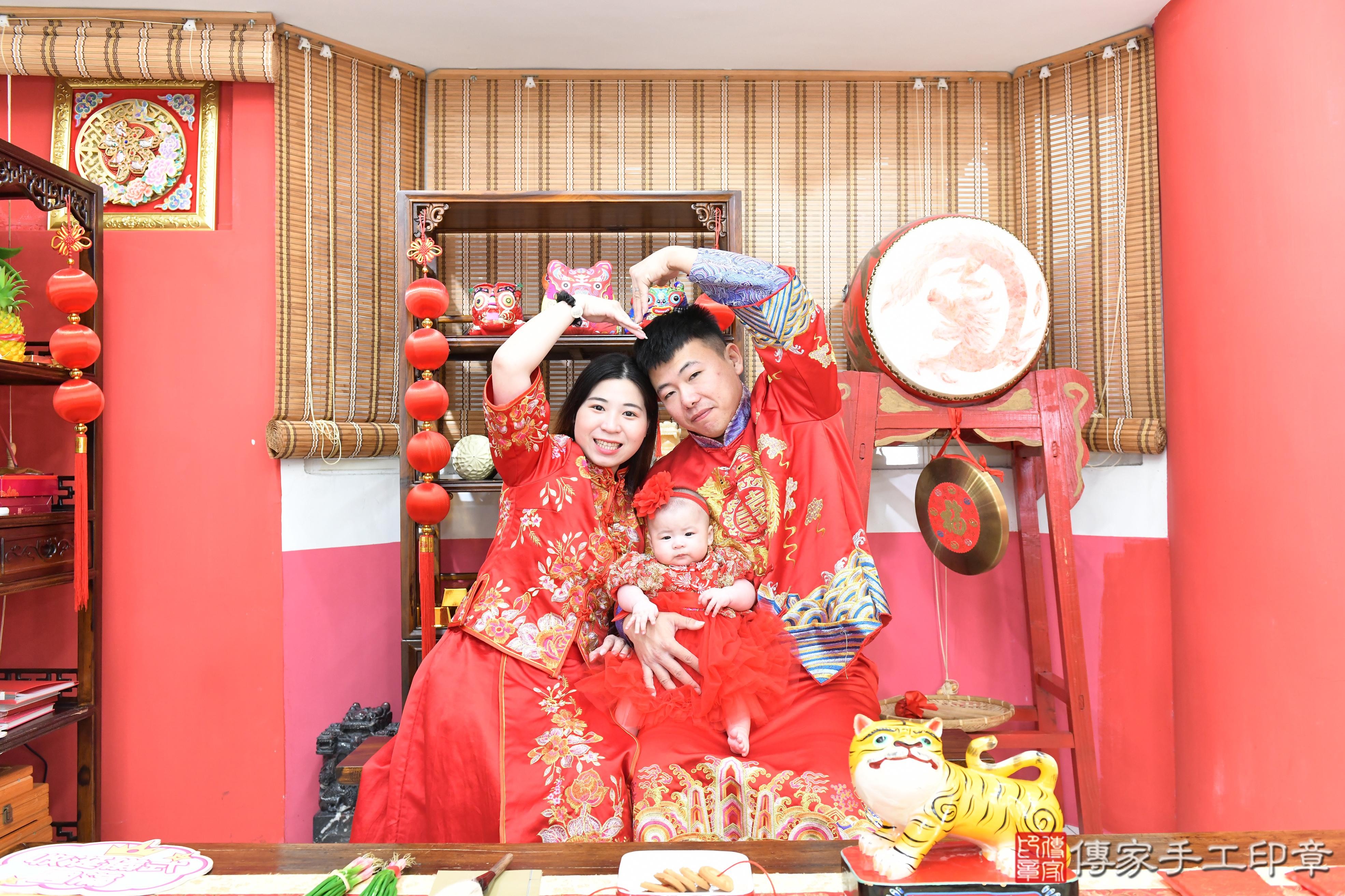傳家手工印章高雄店、抓周、度脺、美式風會場、傳家嬰兒古禮、吉祥話、抓周道具物品24種、拍照。抓周證書。寶寶抓周、滿周歲、生日快樂、祝福