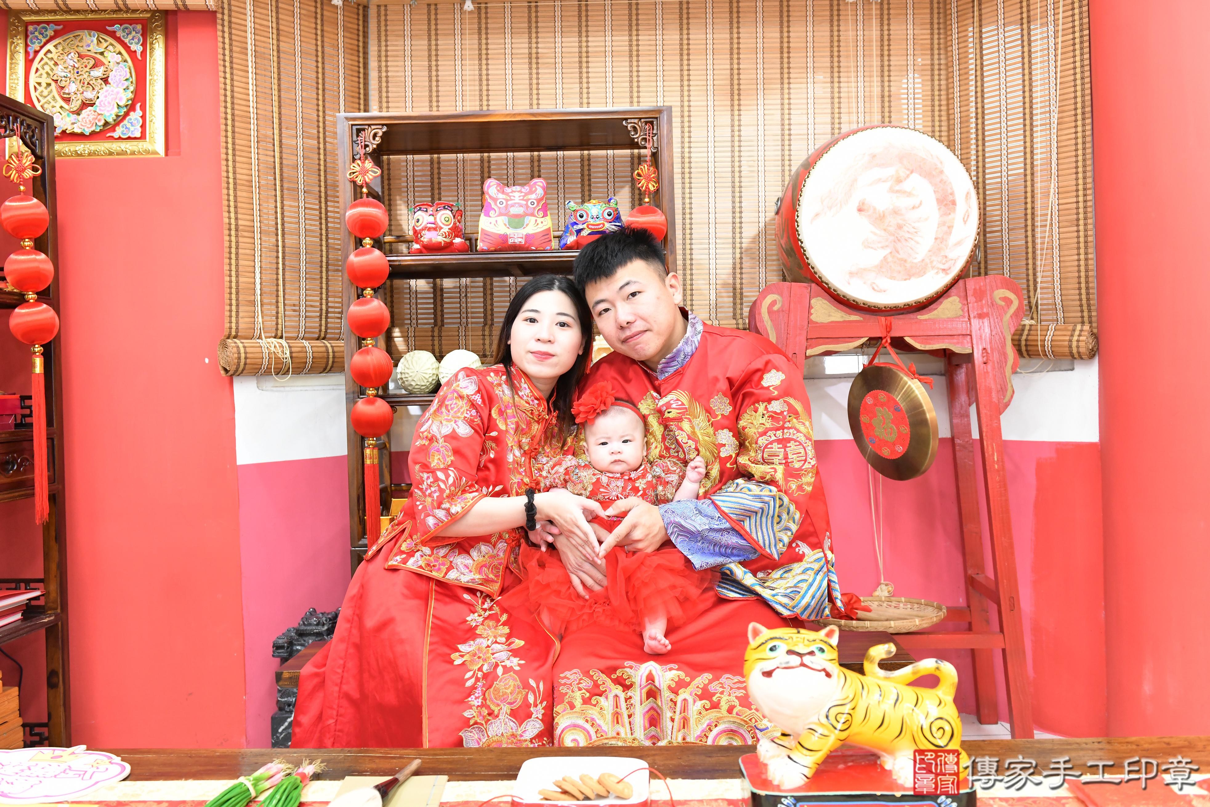 傳家手工印章高雄店、抓周、度脺、美式風會場、傳家嬰兒古禮、吉祥話、抓周道具物品24種、拍照。抓周證書。寶寶抓周、滿周歲、生日快樂、祝福