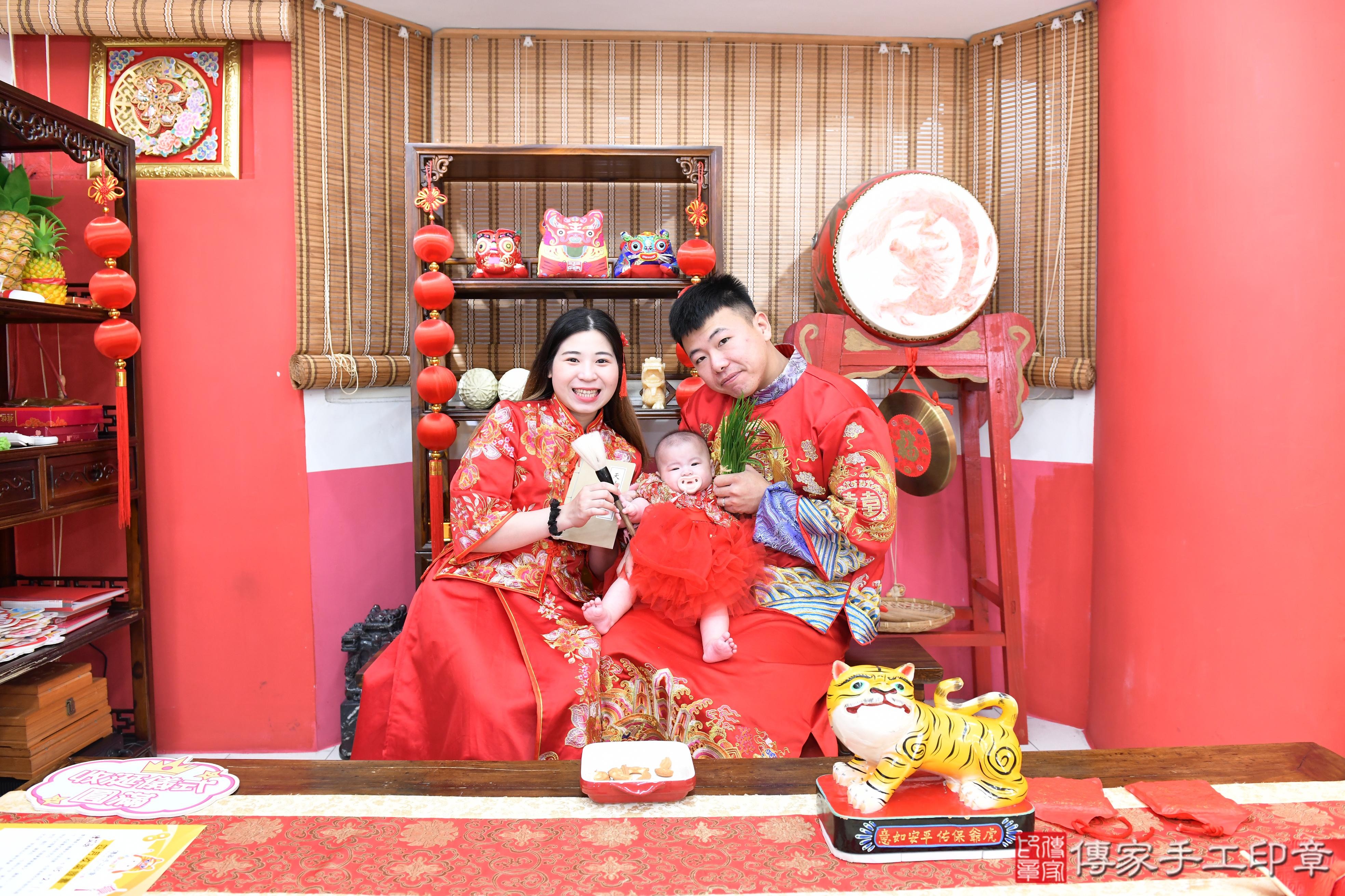 傳家手工印章高雄店、抓周、度脺、美式風會場、傳家嬰兒古禮、吉祥話、抓周道具物品24種、拍照。抓周證書。寶寶抓周、滿周歲、生日快樂、祝福