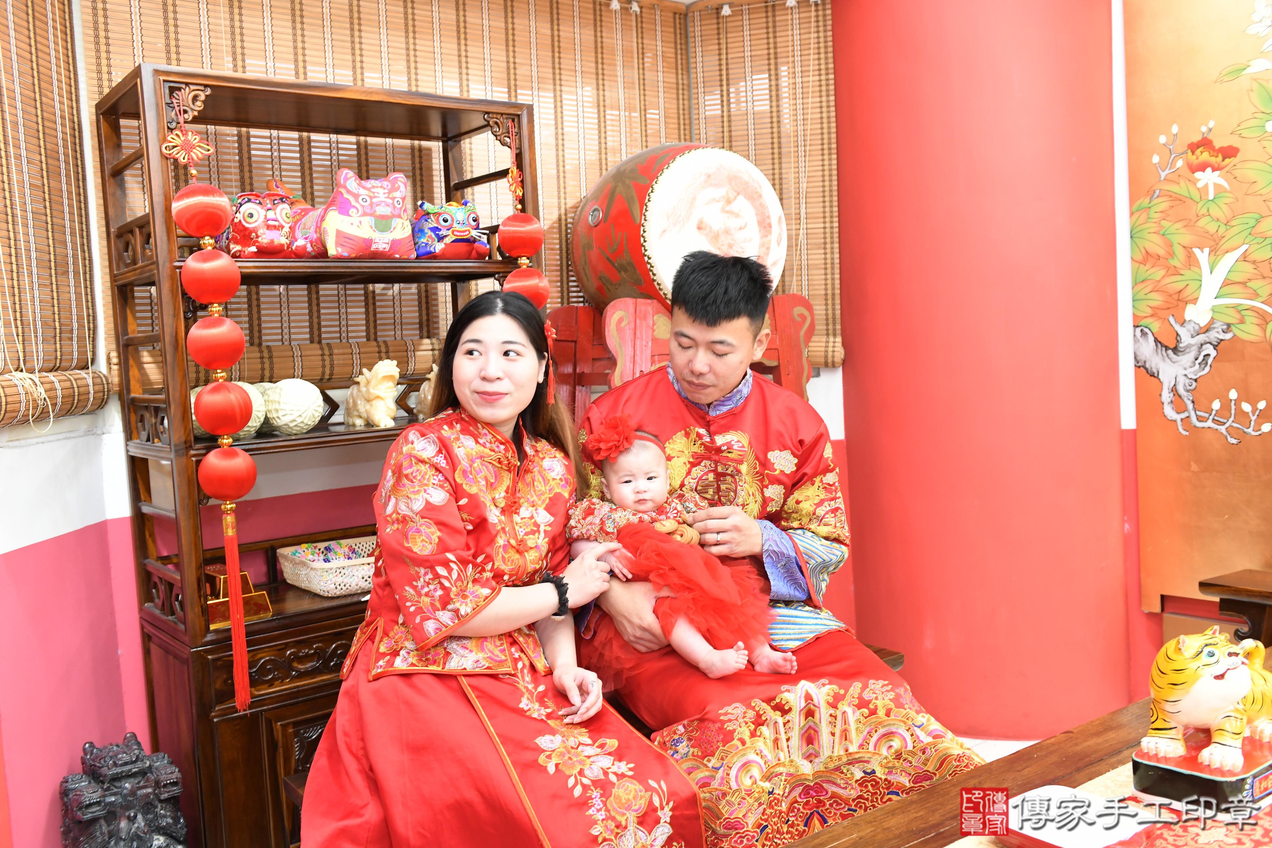 傳家手工印章高雄店、抓周、度脺、美式風會場、傳家嬰兒古禮、吉祥話、抓周道具物品24種、拍照。抓周證書。寶寶抓周、滿周歲、生日快樂、祝福
